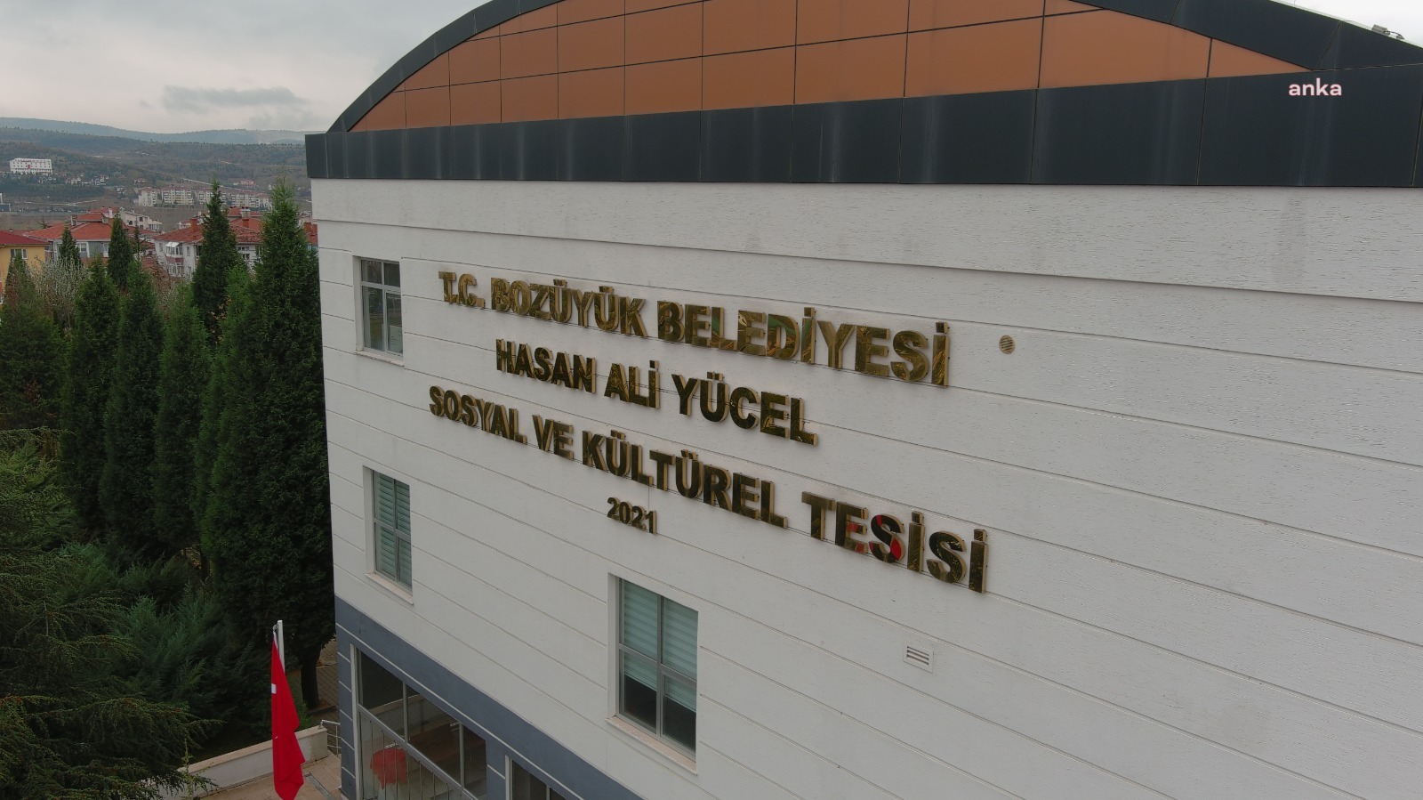 BOZÜYÜK'TE İSİM TABELALARI YENİLENDİ