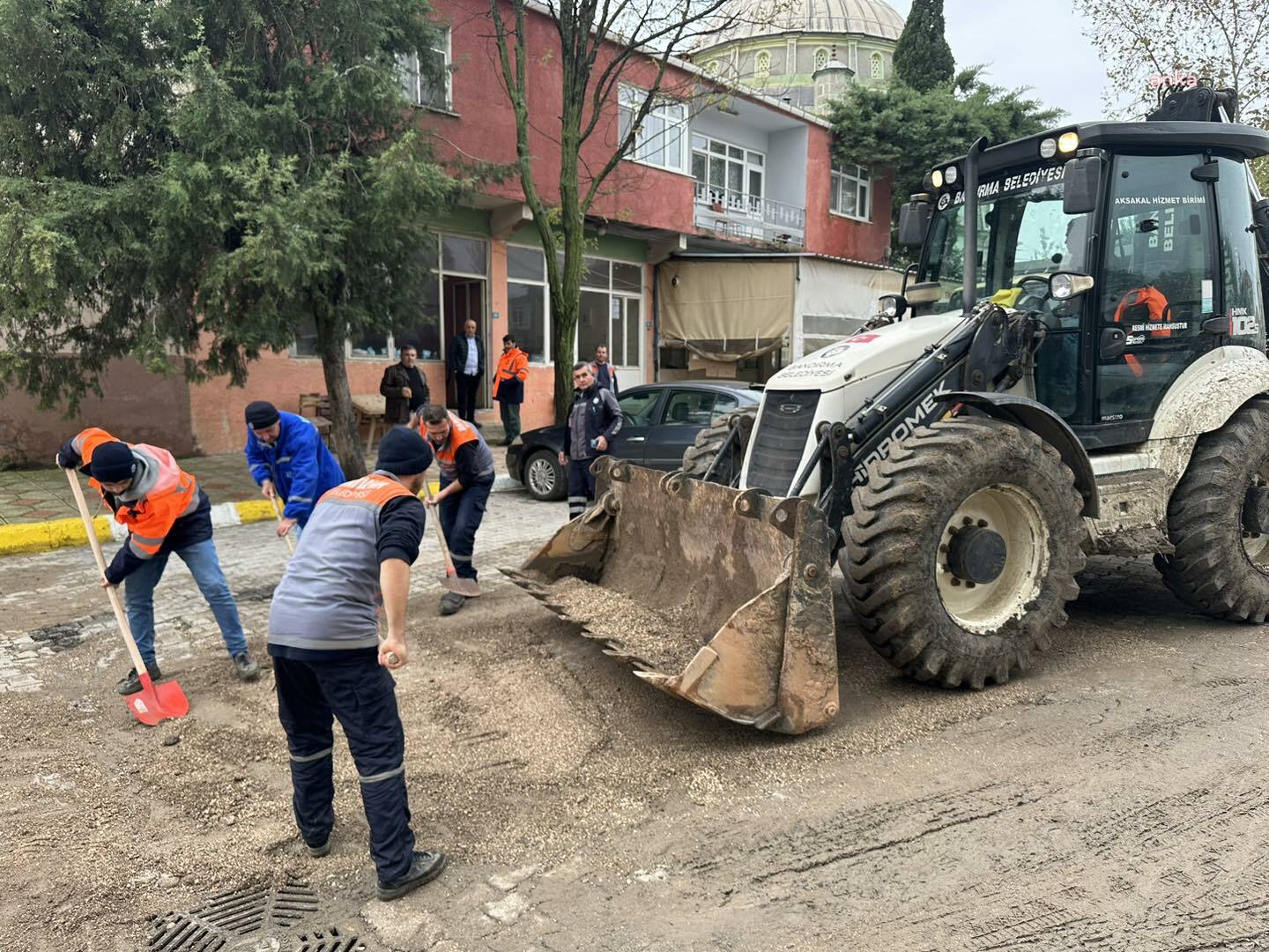 BANDIRMA'DA ŞİDDETLİ YAĞIŞ SONRASI YARALAR SARILIYOR