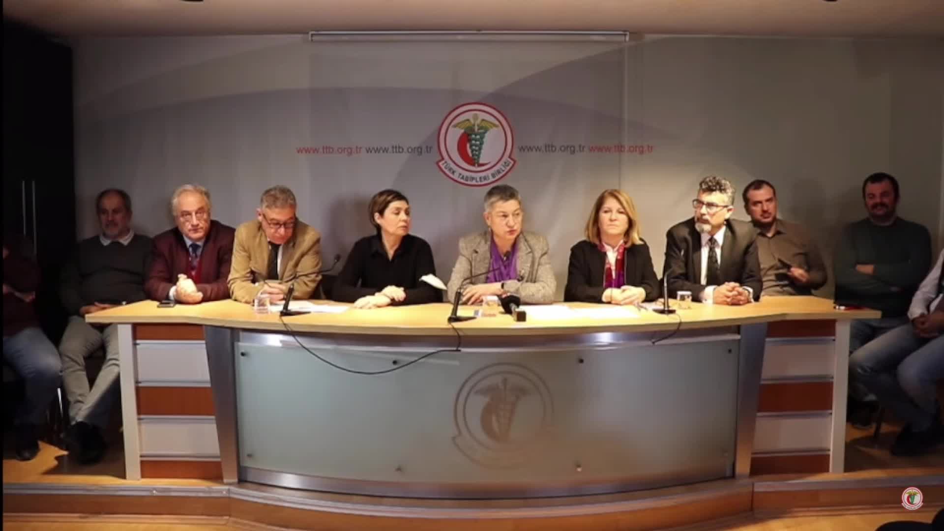 TTB BAŞKANI FİNCANCI: ONLARIN SAĞLIĞI PİYASALAŞTIRAN, İNSANI YOK SAYAN, NESNELEŞTİREN VE BİZİ DE DEĞERSİZLEŞTİREN POLİTİKALARINA KARŞI SÖZÜMÜZÜ SÖYLEMEMİZİ ENGELLEMEK İSTİYORLAR
