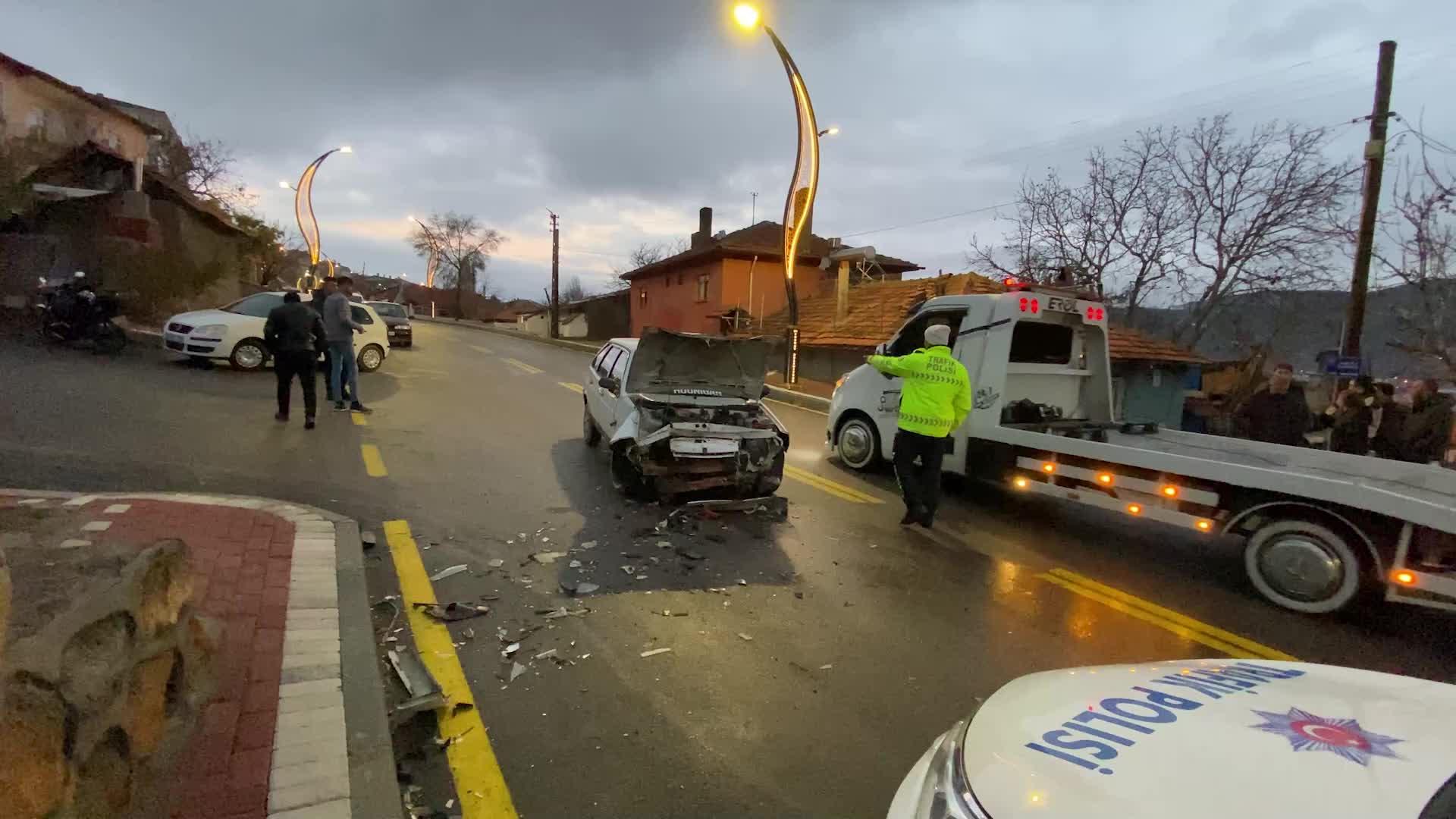 YOZGAT’TA YENİLENEN YOLDA BİR HAFTADA İKİ KAZA OLDU, MAHALLE SAKİNLERİ İSYAN ETTİ