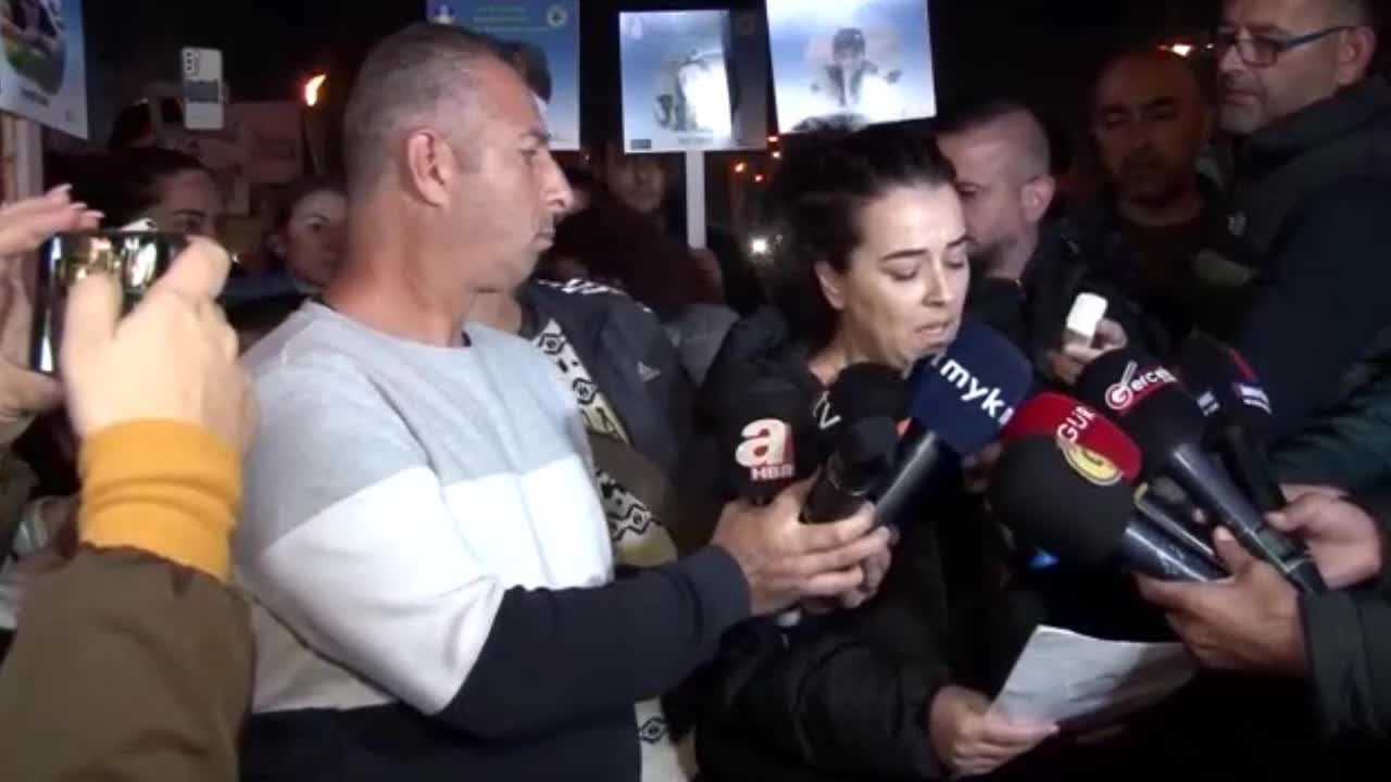 KIBRIS’TA AİLELER, İSİAS OTEL’DE YAŞAMINI YİTİREN ÖĞRENCİLER İÇİN “ADALETE IŞIK TUT” YÜRÜYÜŞÜ YAPTI: “DEPREM SUÇLULARININ CEZASI ANCAK OLASI KASTLA VERİLEBİLİR”