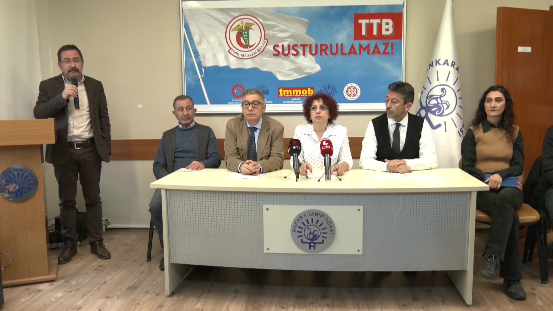 ANKARA’DA EMEK MESLEK ÖRGÜTLERİNDEN TTB’YE DESTEK AÇIKLAMASI: “DÜN OLDUĞU GİBİ BUGÜN DE HİÇBİR İKTİDAR BİZE GERİ ADIM ATTIRAMAYACAKTIR”