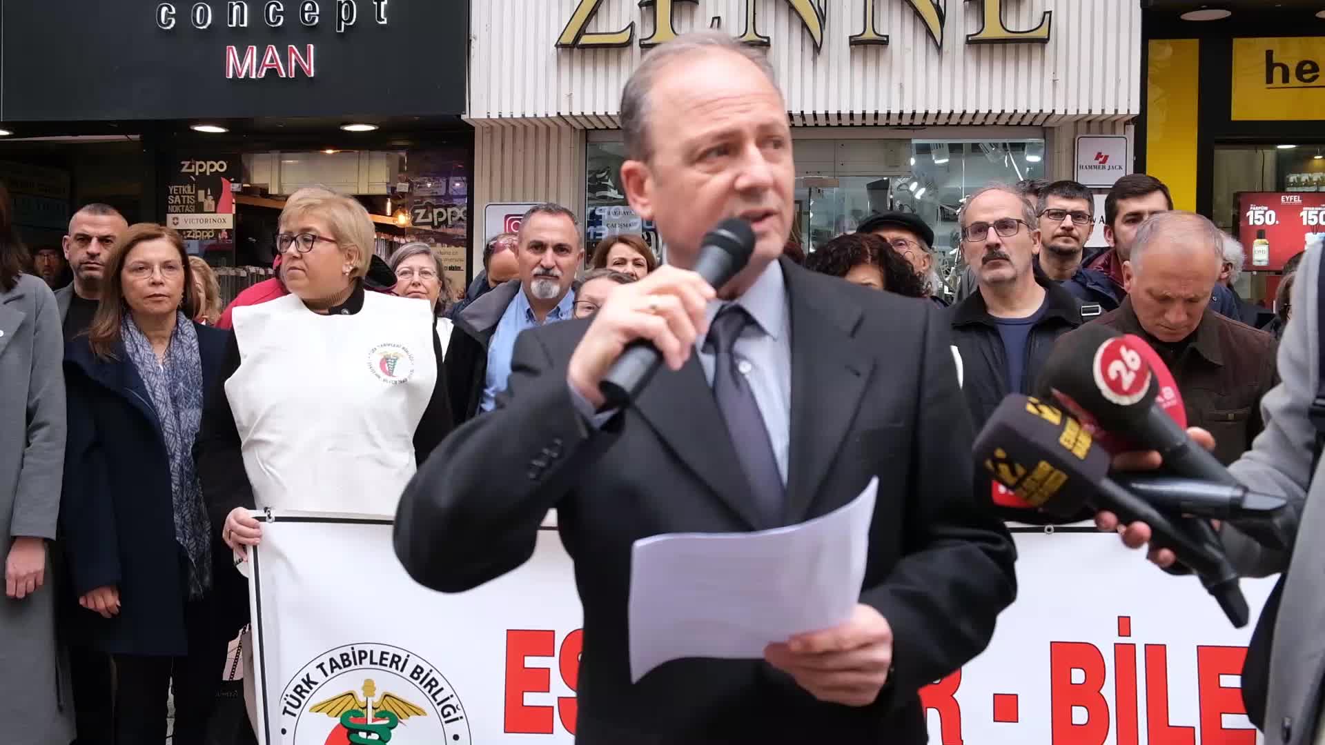 ESKİŞEHİR BİLECİK TABİP ODASI BAŞKANI HAMİT GÜÇLÜER'DEN TTB MERKEZ KONSEYİ'NİN GÖREVDEN ALINMASINA TEPKİ: "DEMOKRASİ TARİHİNE KARA BİR LEKE OLARAK GEÇECEKTİR"