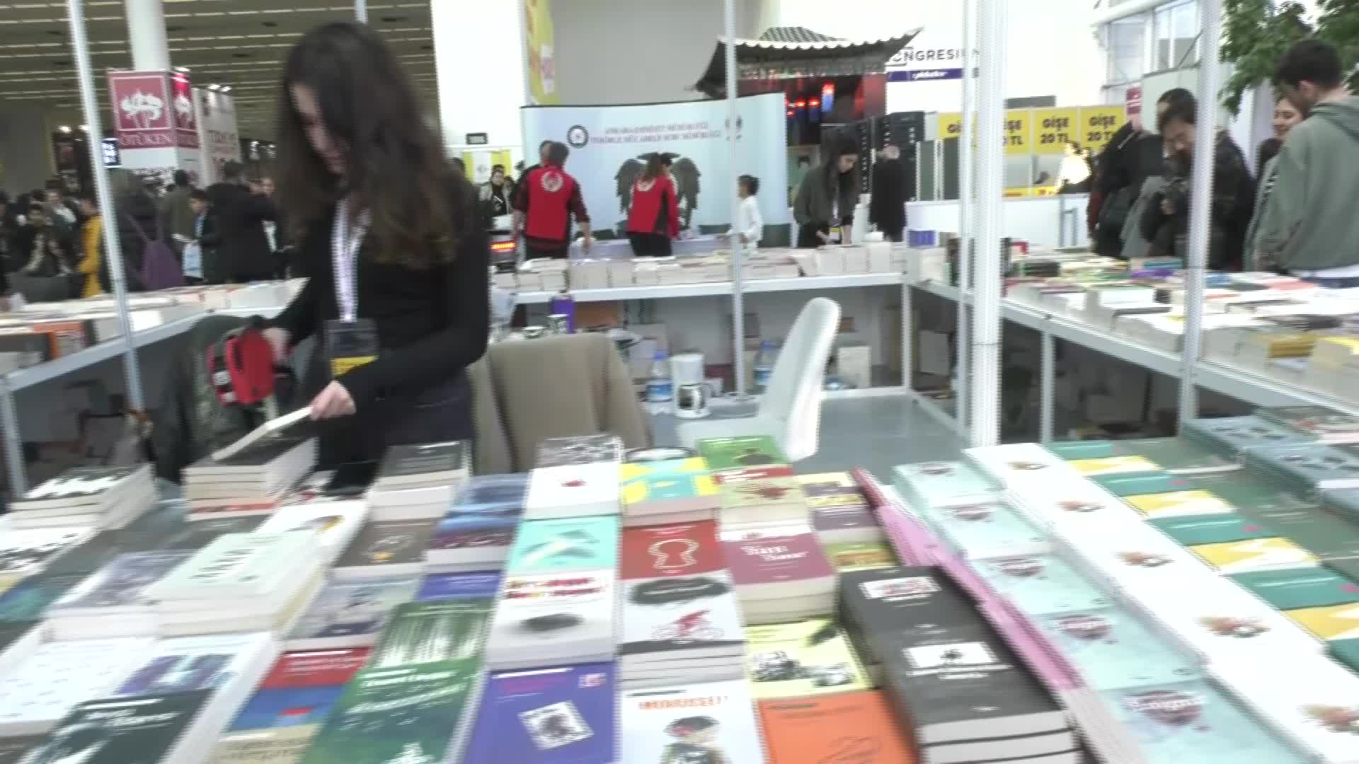 500'Ü AŞKIN YAYINEVİ VE SİVİL TOPLUM KURULUŞUNUN YER ALDIĞI 19'UNCU ANKARA KİTAP FUARI, BUGÜN BAŞLADI