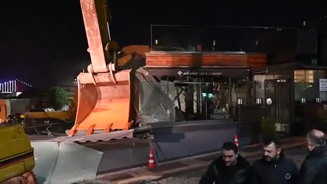 İMAMOĞLU: ÜSKÜDAR'DA KAÇAK YAPILARA GEÇİT YOK