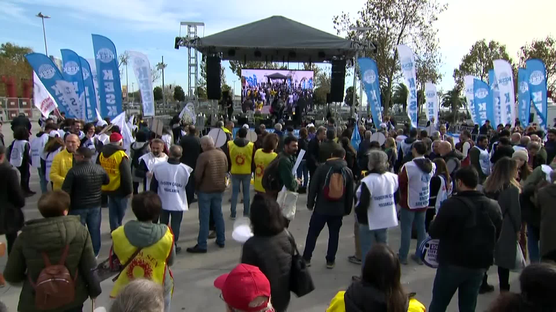 KESK’TEN İSTANBUL’DA “BÜTÇE” MİTİNGİ... MEHMET BOZGEYİK: “14 VE 28 MAYIS SÜREÇLERİNDEKİ YENİDEN KAYBETMEYİ YAŞAMAK İSTEMİYORSAK ORTAK MÜCADELEYİ BÜYÜTMEK ZORUNDAYIZ”