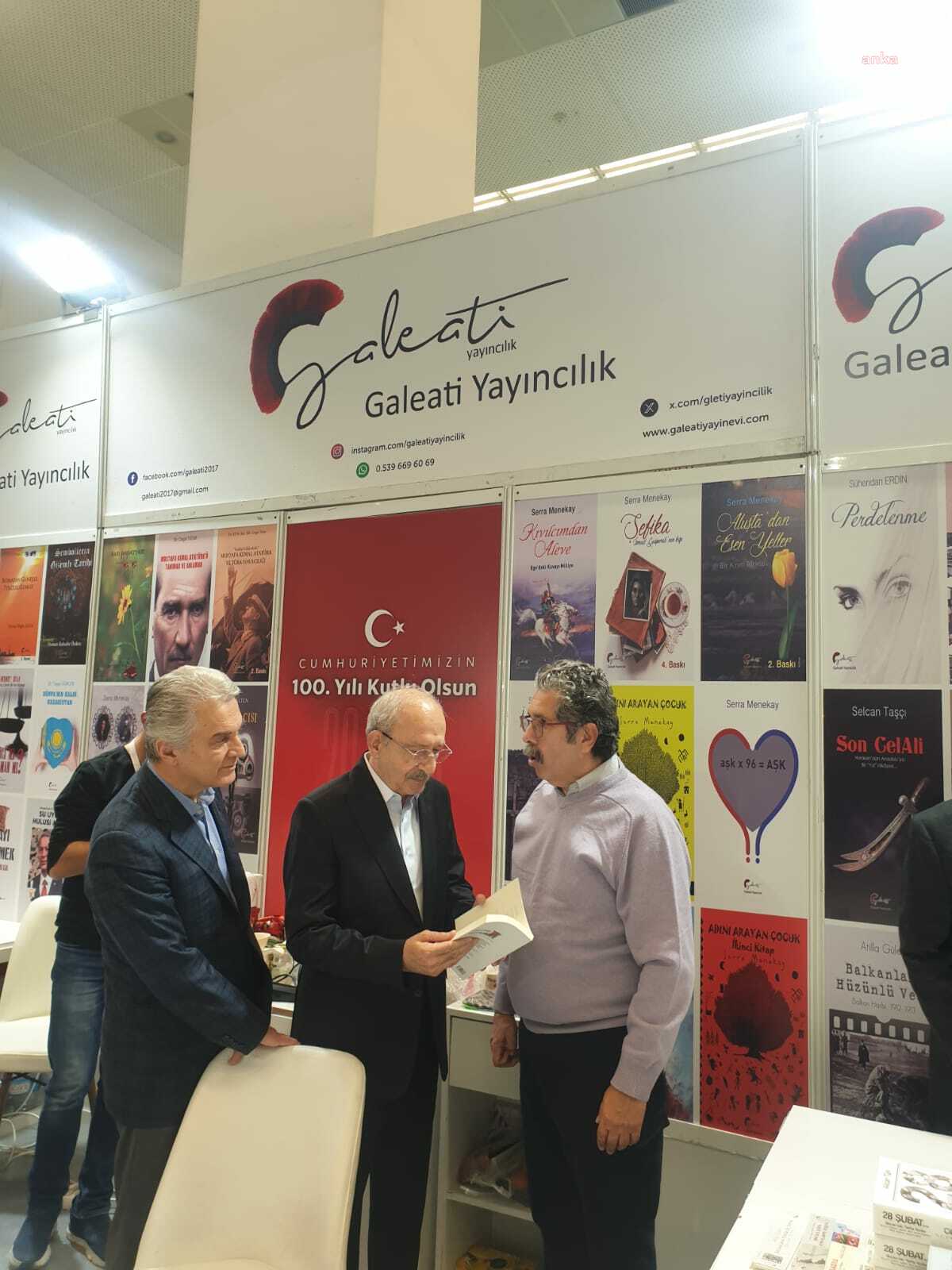 KEMAL KILIÇDAROĞLU, ANKARA KİTAP FUARI'NDA SSK'DA BERABER ÇALIŞTIĞI ARKADAŞI ZEKAİ ÖZCAN'IN "SİYASET DEDİKLERİ: HATIRALARIM" KİTABININ İMZA GÜNÜNE KATILDI