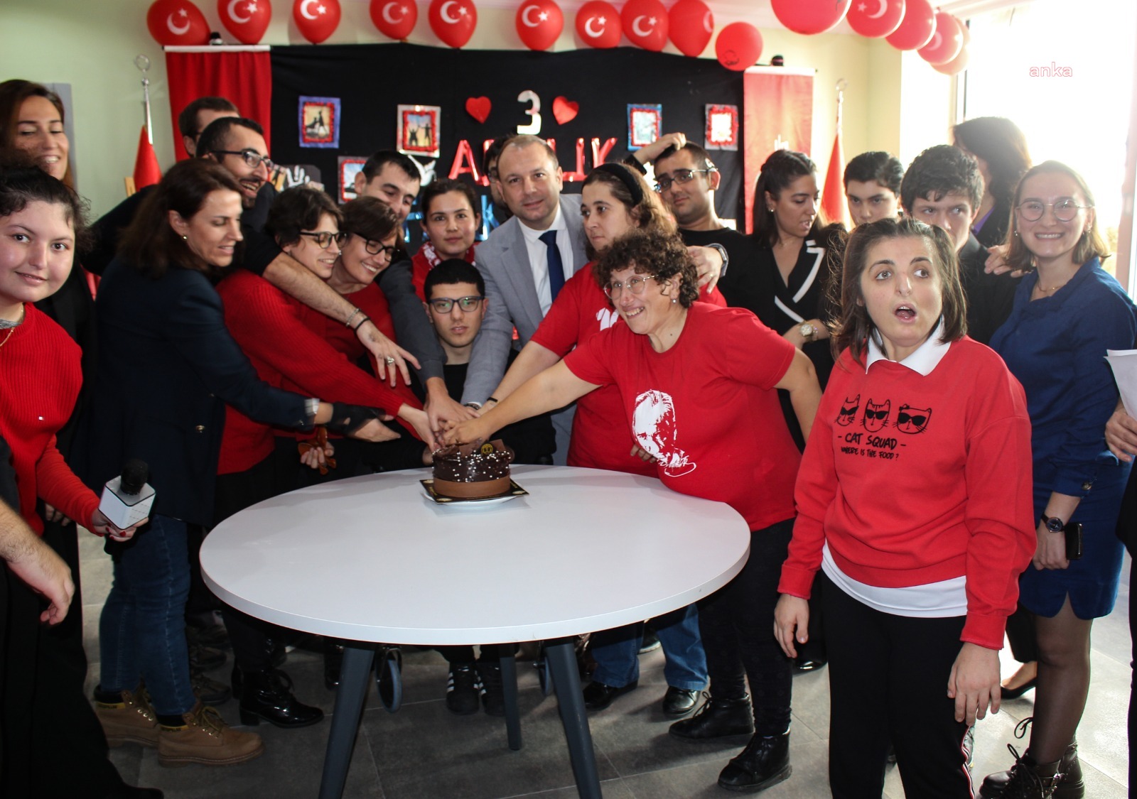 KARŞIYAKA'DA HAYATA ENGEL YOK