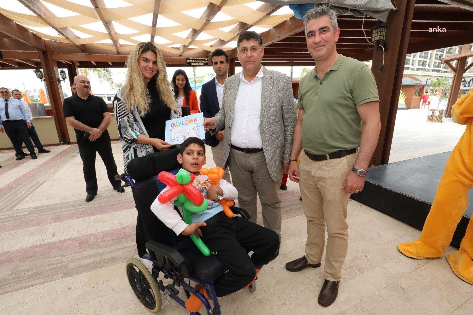 MENDERES'TE ENGELLER KALKIYOR