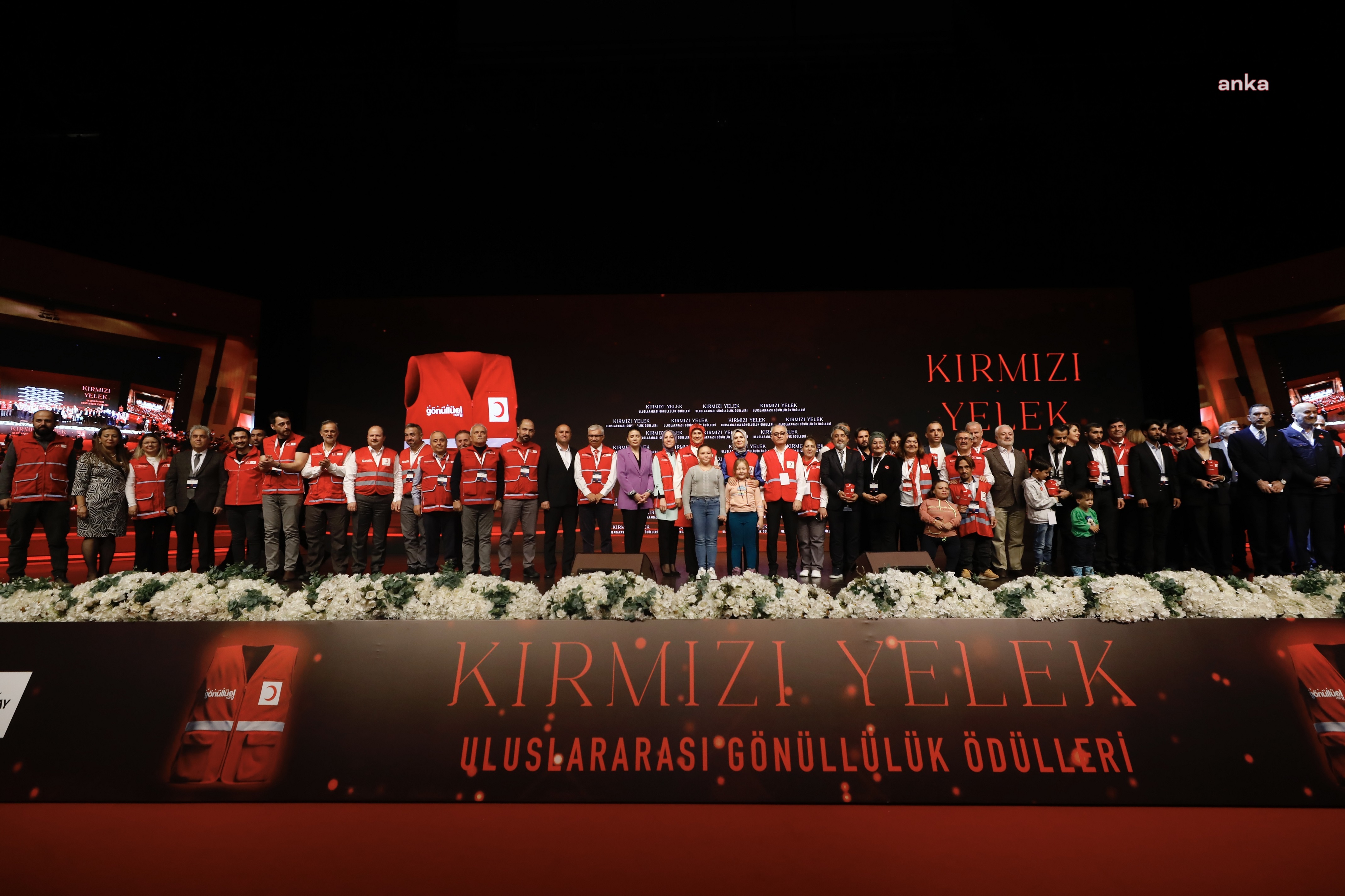 GÖNÜLLÜLÜK HİKAYELERİYLE KALPLERİ ISITANLARA KIZILAY’DAN ÖDÜL
