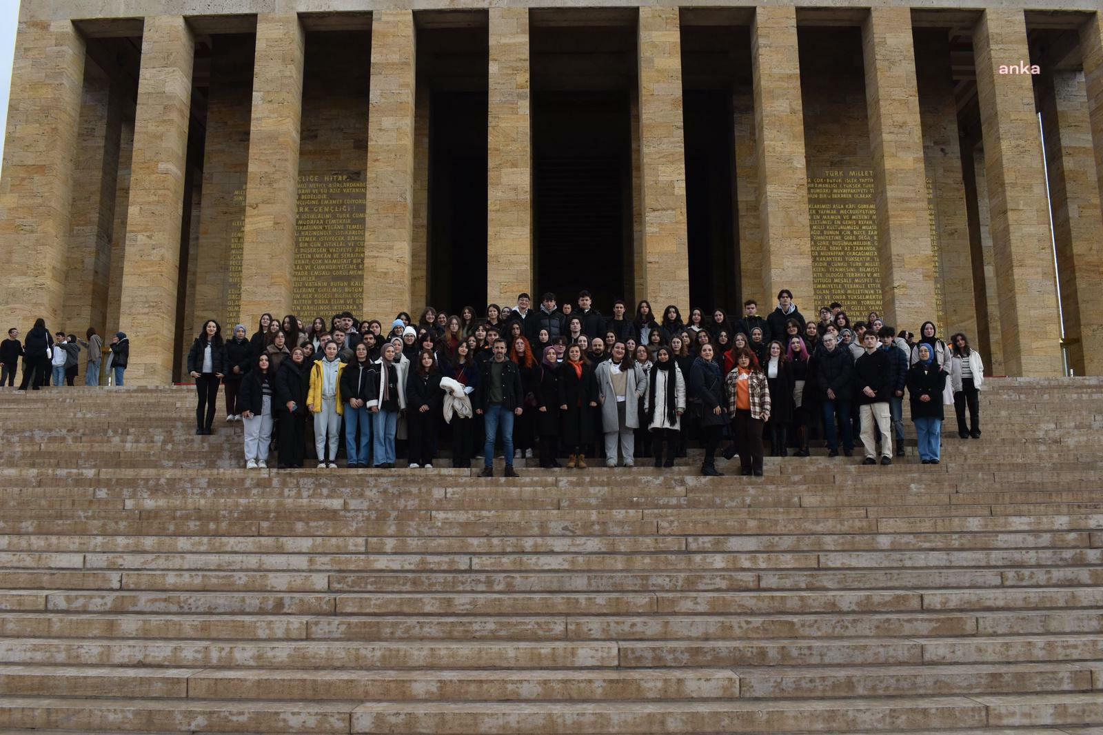 İZMİT BELEDİYESİ ÇINAR AKADEMİ ÖĞRENCİLERİ ANITKABİR’İ ZİYARET ETTİ