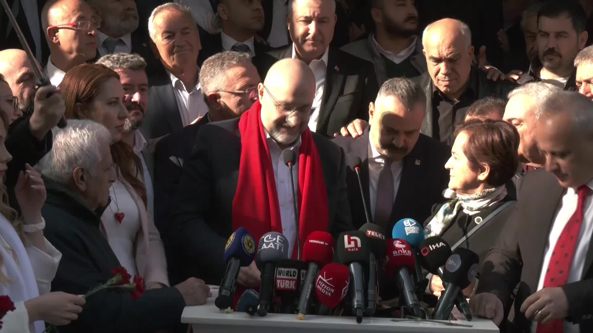 ESKİ İBB GENEL SEKRETER YARDIMCISI BUĞRA GÖKCE, İZMİR BÜYÜKŞEHİR BELEDİYE BAŞKANLIĞI İÇİN ADAYLIK BAŞVURUSU YAPTI: “BEN SİZE ALNIMIN TERİNİ VAAT EDİYORUM”