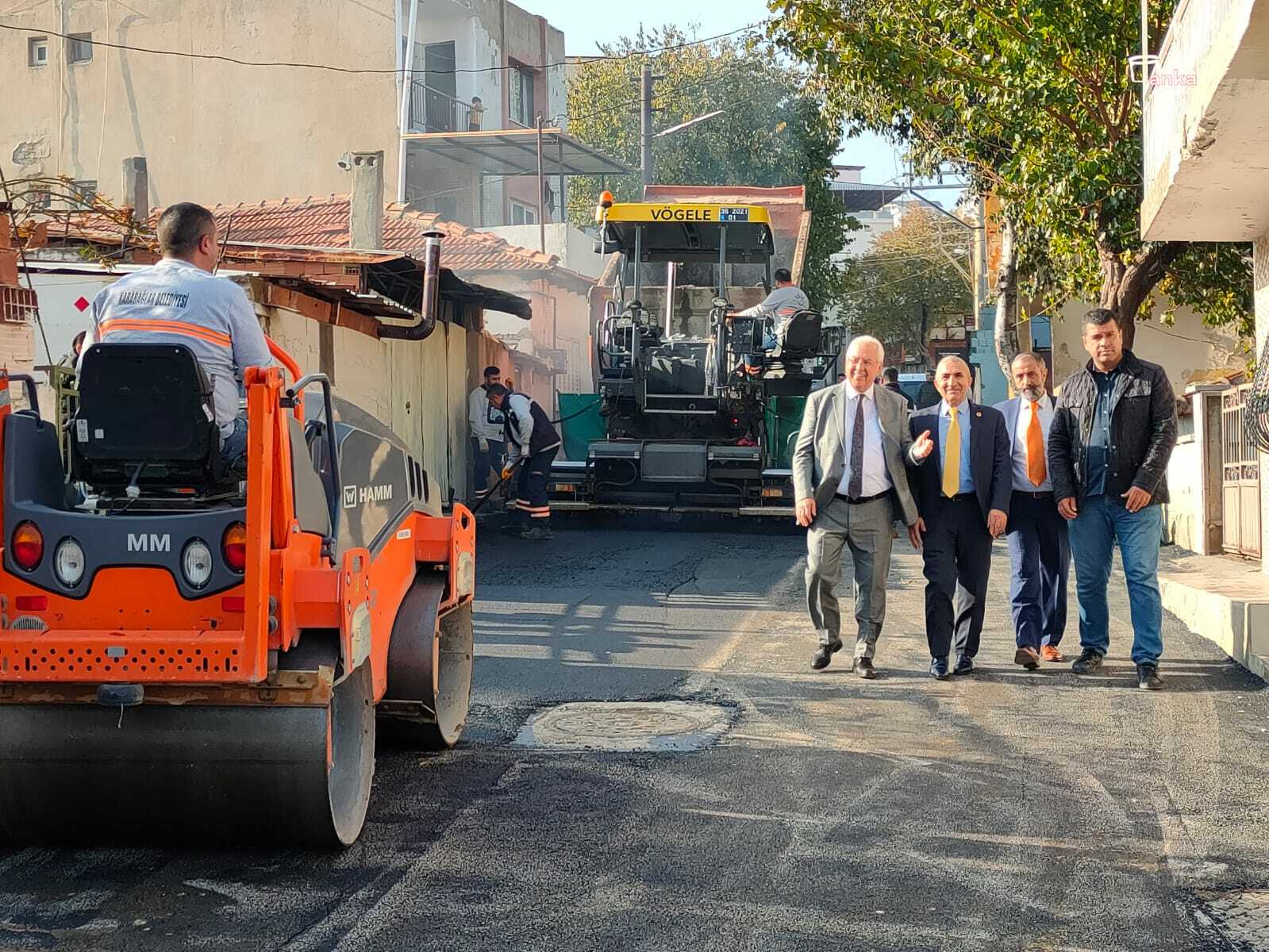 KARABAĞLAR’DA ASFALT YAPIM ÇALIŞMALARI DEVAM EDİYOR
