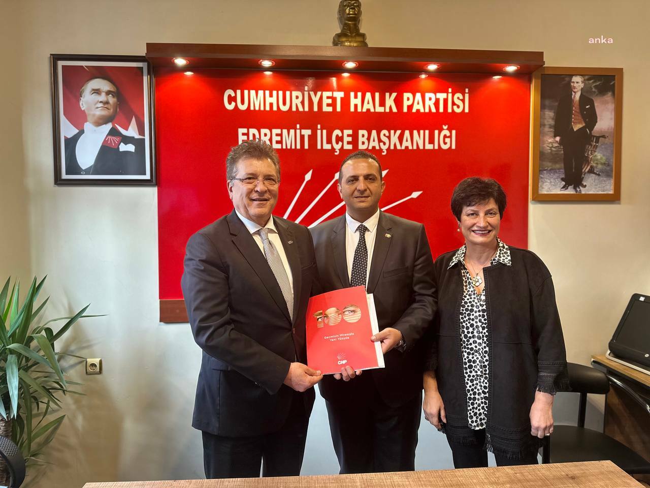 EDREMİT BELEDİYE BAŞKANI SELMAN HASAN ARSLAN, ADAY ADAYLIĞINI AÇIKLADI