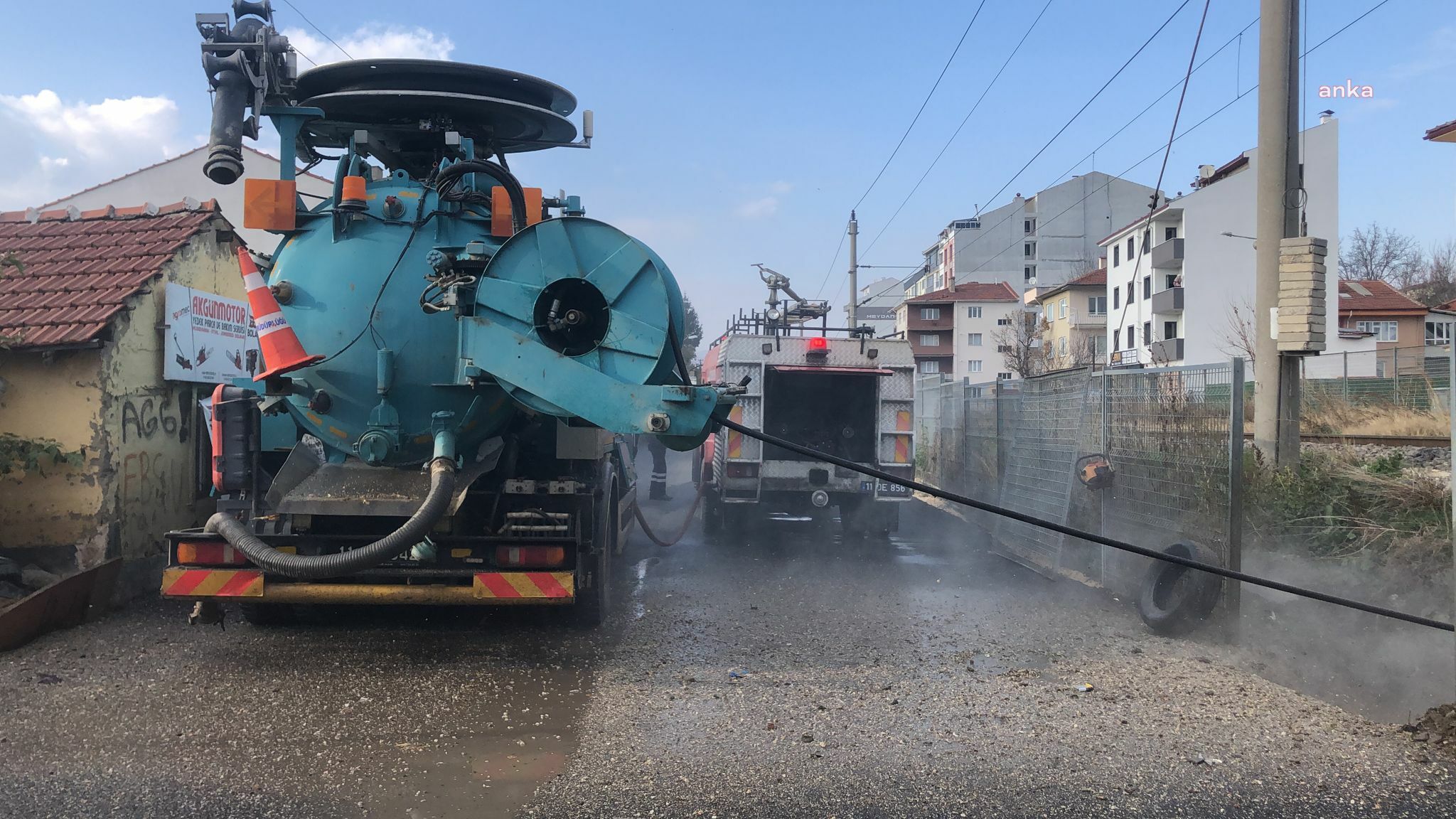 BOZÜYÜK’TE YAĞMUR SUYU HATLARINDA TEMİZLİK