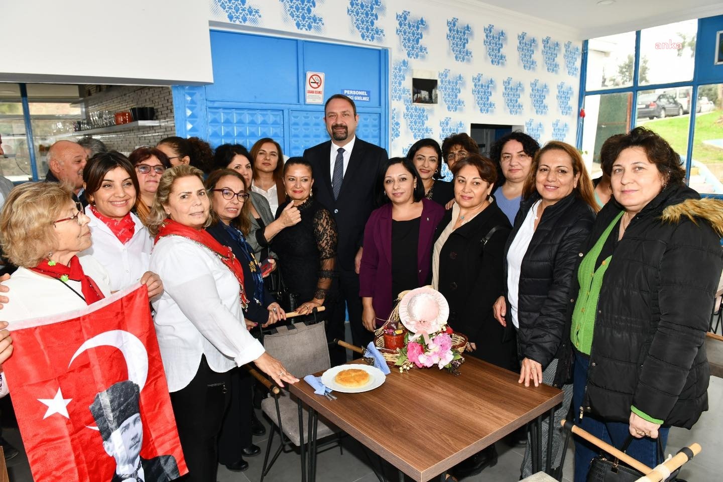 ÇİĞLİ’DE KADINLARIN İŞLETECEĞİ KAFE HİZMETE GİRDİ