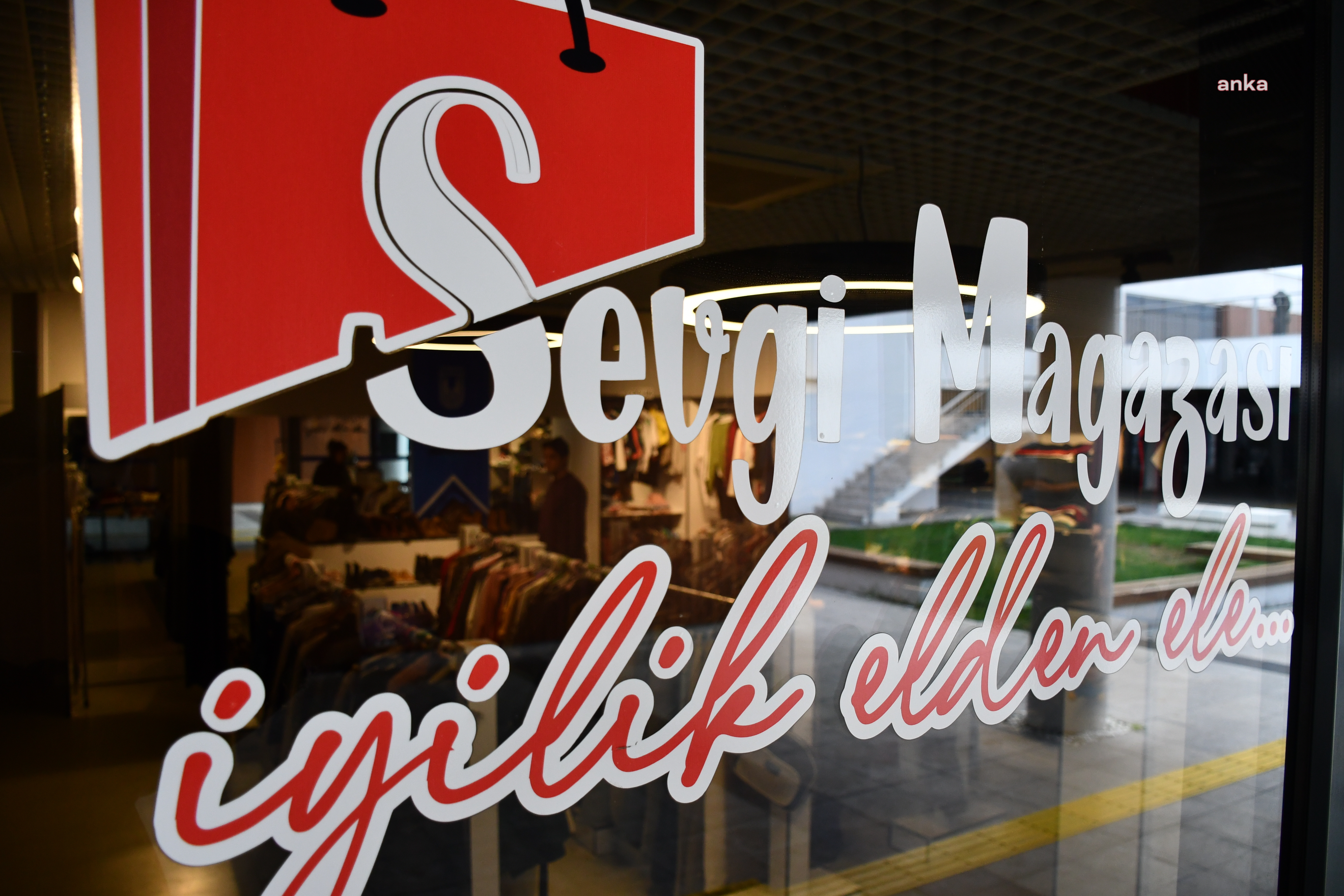 LÜLEBURGAZ BELEDİYESİ’NİN “SEVGİ MAĞAZASI” 2 BİN 140 VATANDAŞA KIYAFET DESTEĞİ SAĞLADI