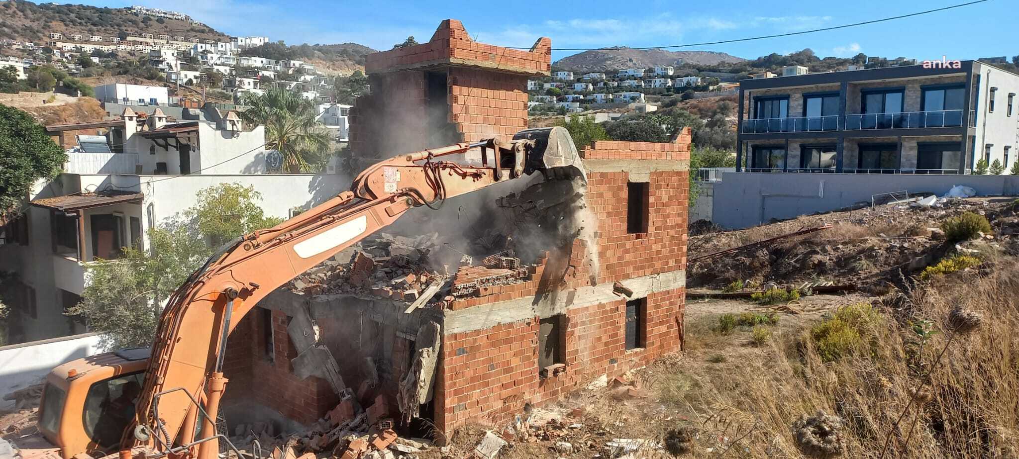 BODRUM BELEDİYESİ, KAÇAK YAPILARA KARŞI ÖNLEM ALIYOR: 2019 YILINDAN BUGÜNE KADAR 980 KAÇAK YAPI YIKILDI