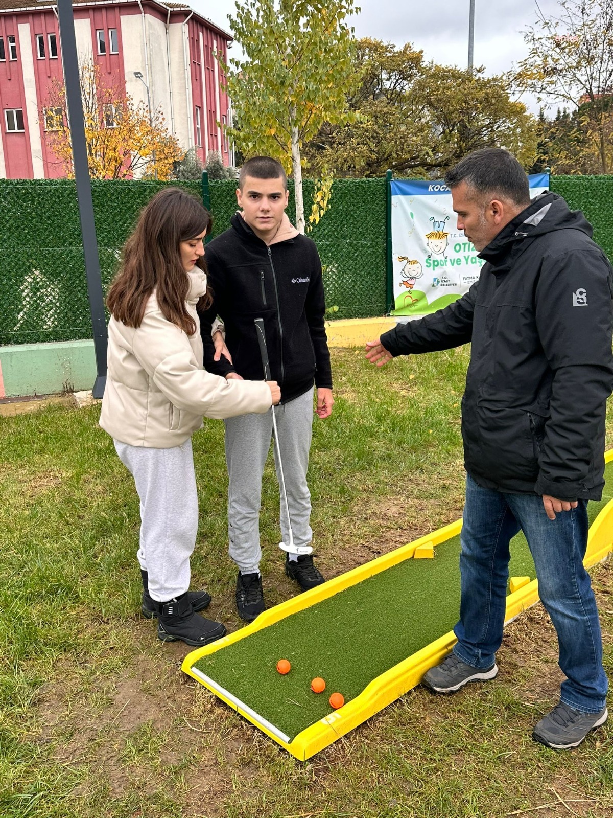 İZMİT BELEDİYESİ’NİN OTİZM SPOR VE YAŞAM EVİ, GÖLCÜK’TEN GELEN ÖĞRENCİLERİ AĞIRLADI