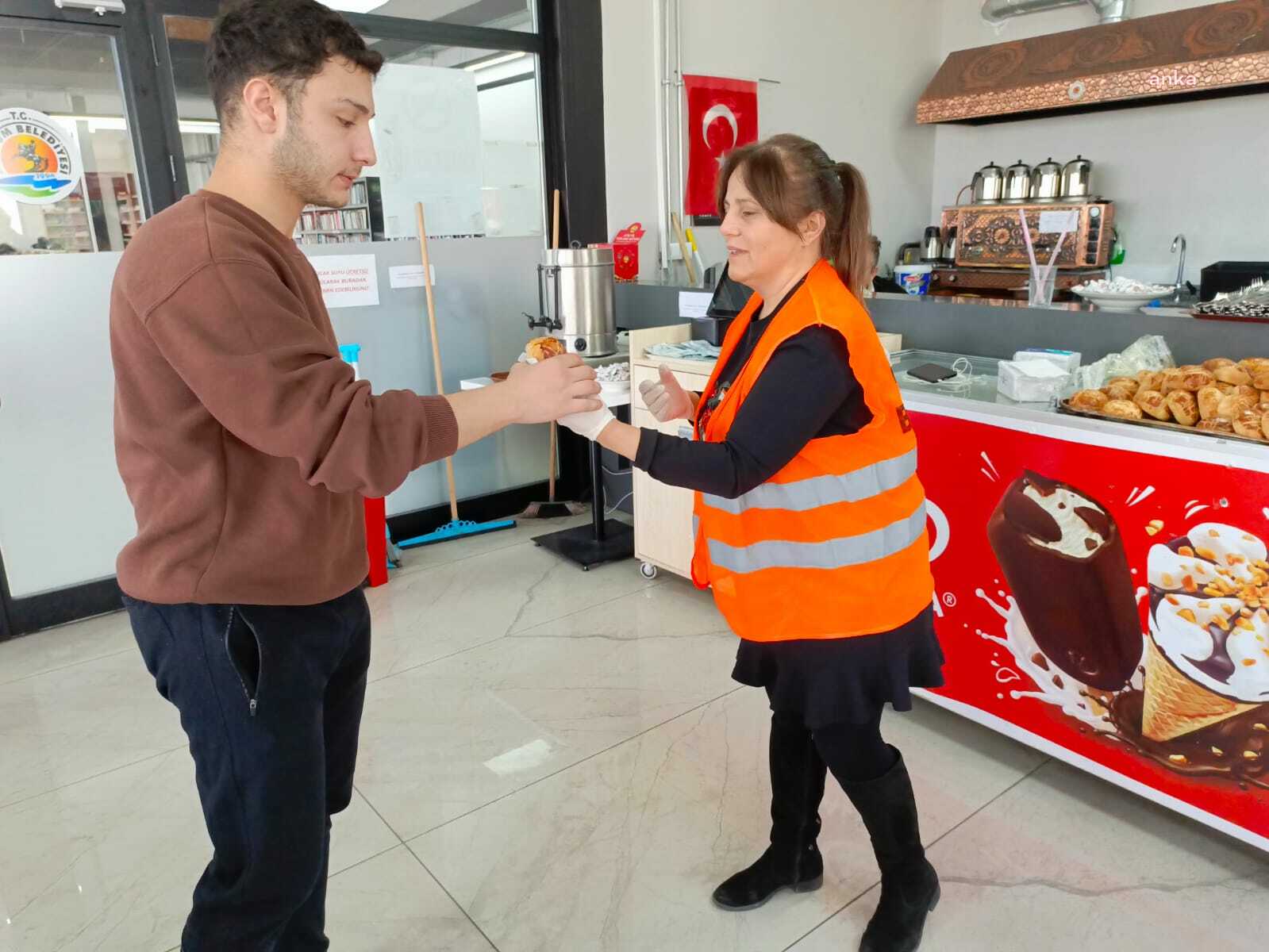 ATAKUM BELEDİYESİ’NDEN ÖĞRENCİLERE VE ESNAFA SICAK ÇORBA