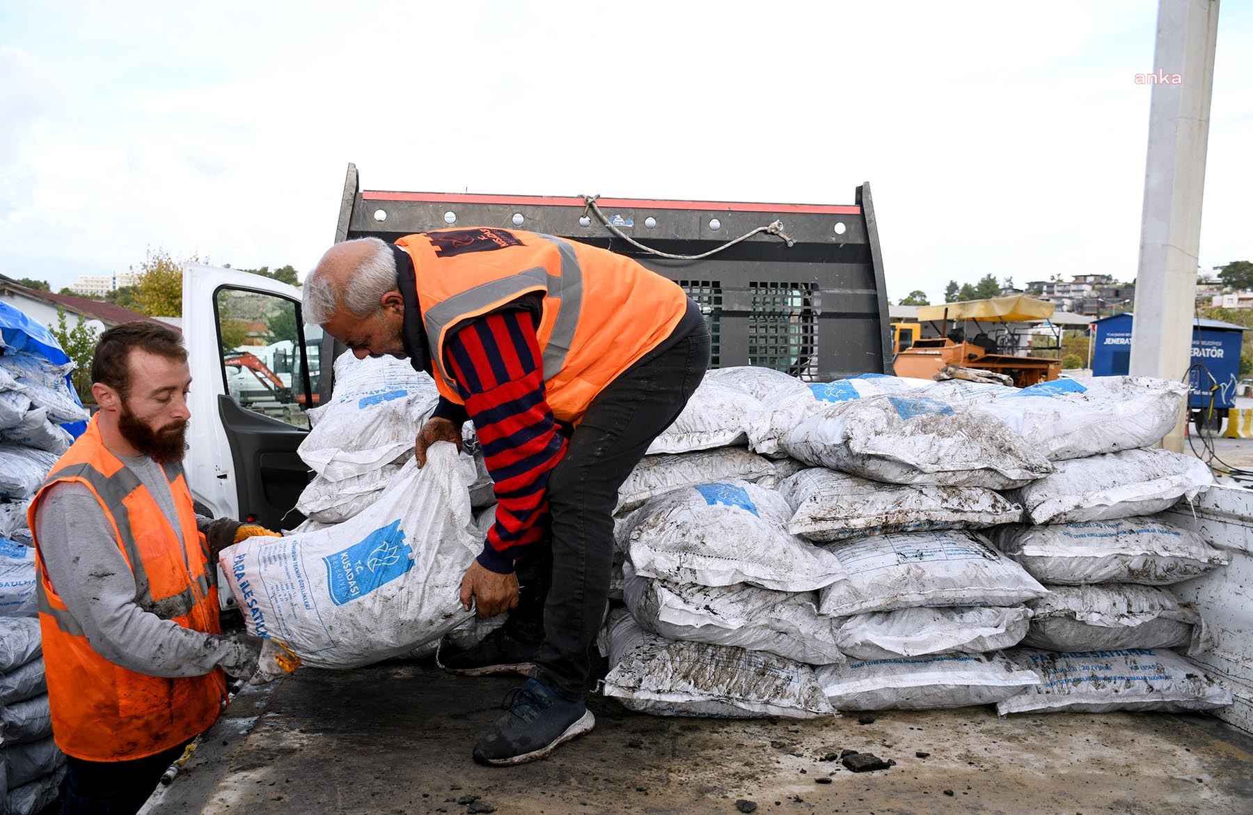 KUŞADASI BELEDİYESİ’NDEN HEMŞEHRİLERİNE KIŞ DESTEĞİ
