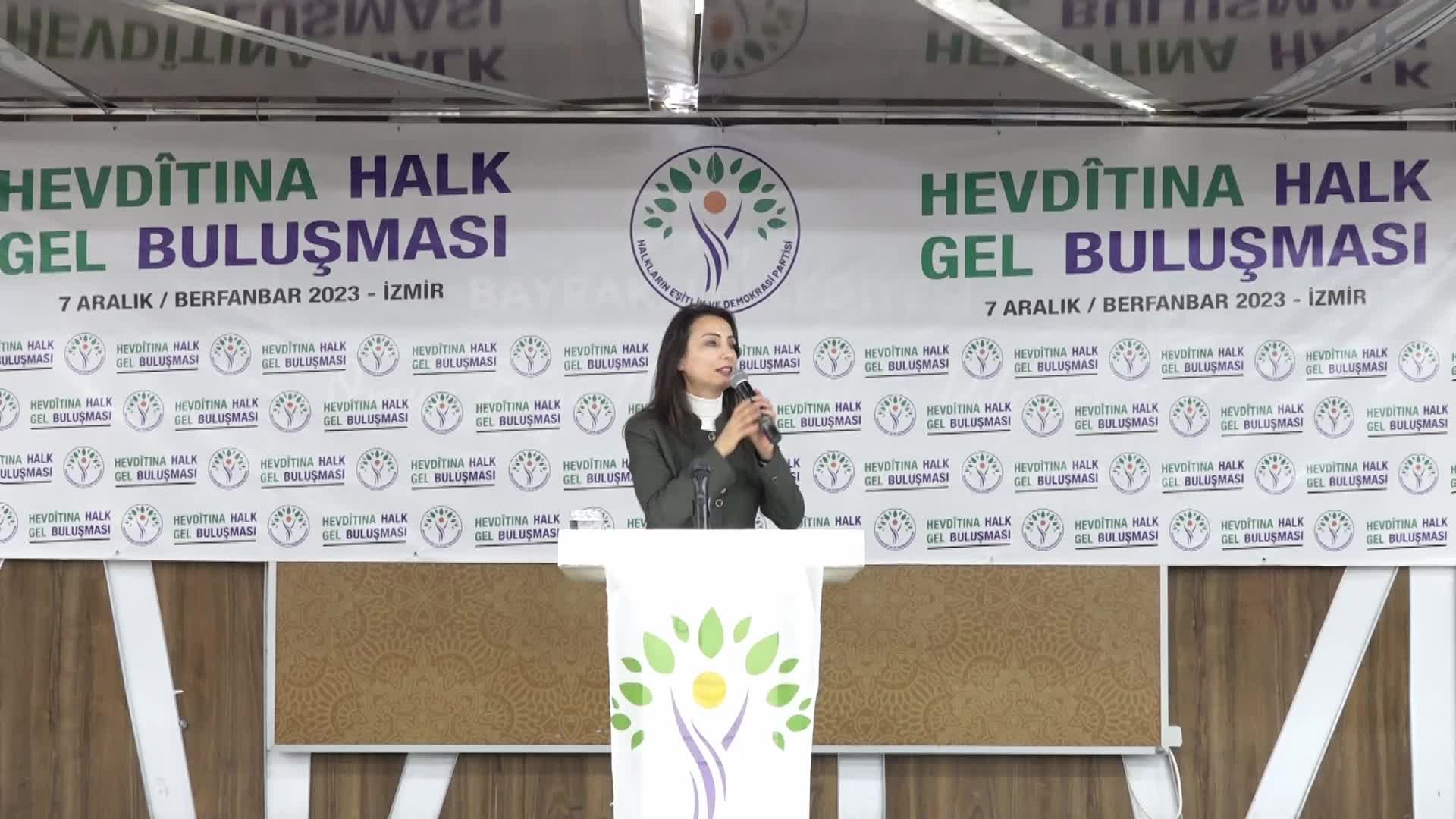 İZMİR’DE HALK BULUŞMASINA KATILAN HEDEP EŞ GENEL BAŞKANI HATİMOĞULLARI: “BİZİM GİZLİ HİÇBİR PROTOKOLÜMÜZ YOK, HER ŞEYİ AÇIKLIK İLKESİYLE YAPIYORUZ”