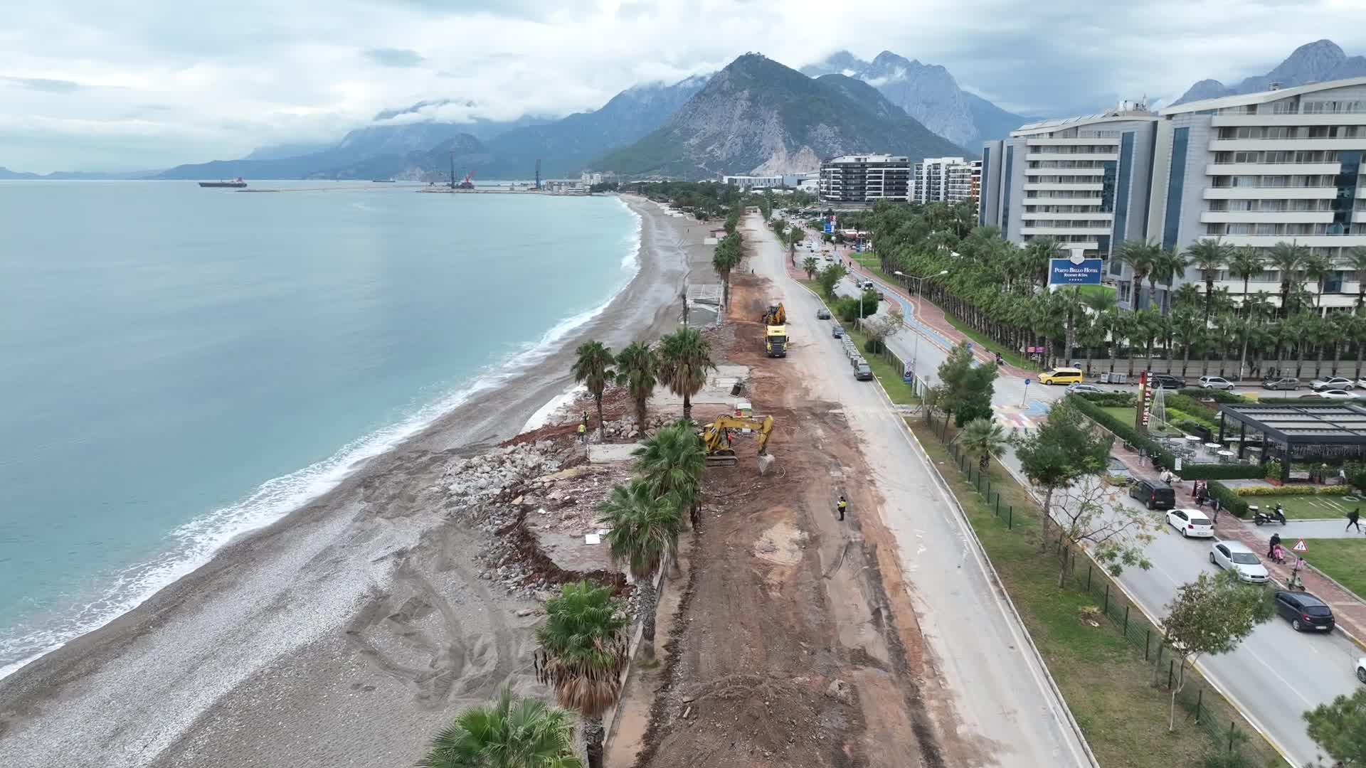 ANTALYA BÜYÜKŞEHİR BELEDİYESİ 'KONYAALTI SAHİLİ BOĞAÇAYI KÖPRÜSÜ-LİMAN KAVŞAĞI ARASI ÇEVRE DÜZENLEMESİ PROJESİ'Nİ BAŞLATTI