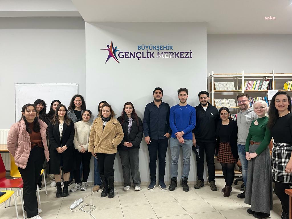 ESKİŞEHİR’DE GENÇLER İÇİN GÖNÜLLÜLÜK SÖYLEŞİSİ DÜZENLENDİ