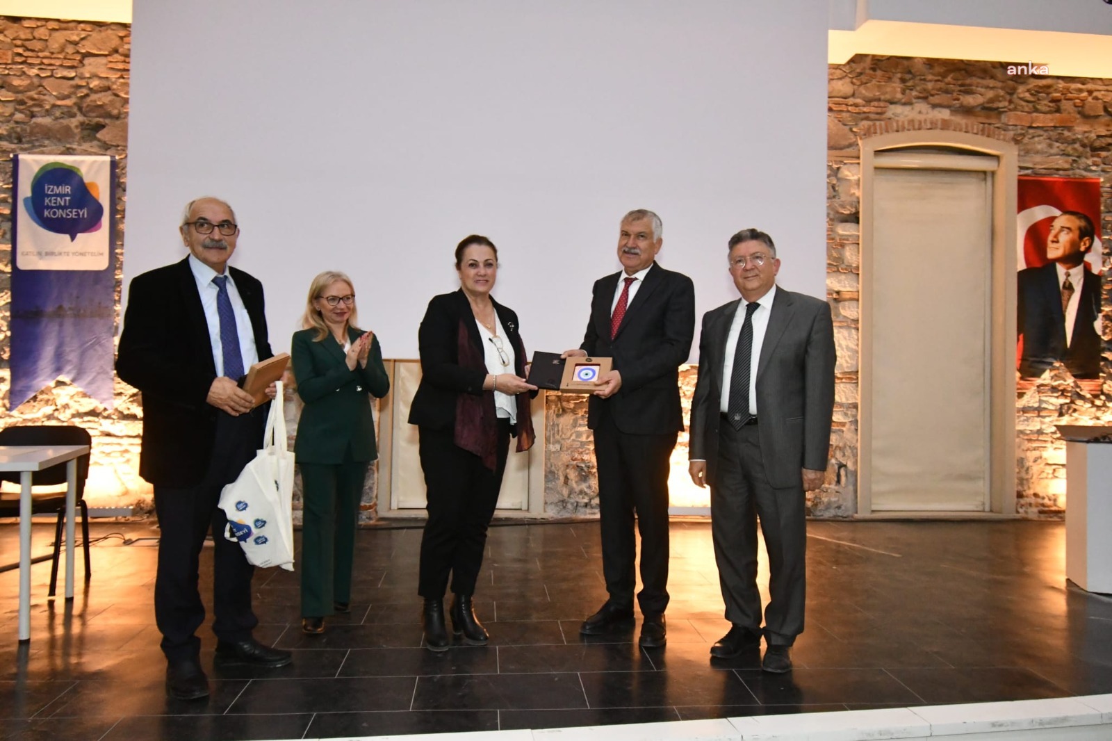 İZMİR'DE DEPREMLE YAŞAM SEMPOZYUMU YAPILDI