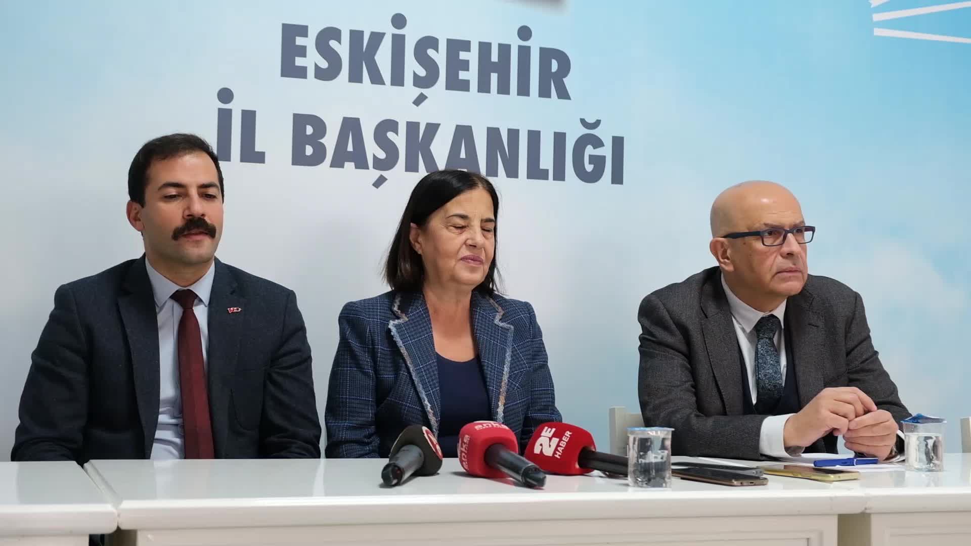 ENİS BERBEROĞLU, ESKİŞEHİR’DE: “HALK, YILMAZ HOCA ÖNDERLİĞİNDE BAŞLAYAN VE DEVAM EDEN SOSYAL DEMOKRAT BELEDİYECİLİK ANLAYIŞININ EN SOMUT ÖRNEĞİNİ ESKİŞEHİR’DE YAŞIYOR VE RAZI”