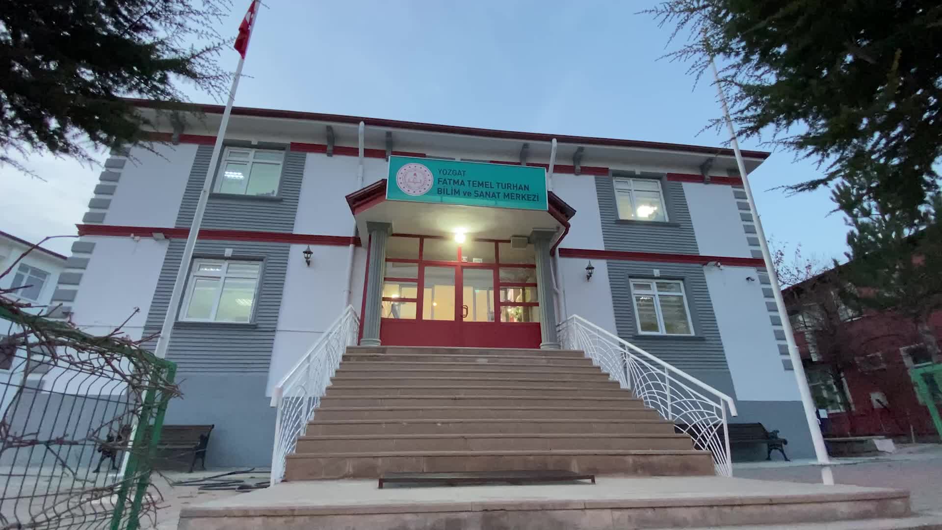 YOZGAT’TA 7. SINIF ÖĞRENCİSİ MERT ER, GELİŞTİRDİĞİ ‘YAPAY ZEKA İLE İNSANLARIN YAŞ VE KARAKTERİNE UYGUN KİTAP ÖNEREN PROGRAM’ İLE TÜRKİYE İKİNCİSİ OLDU