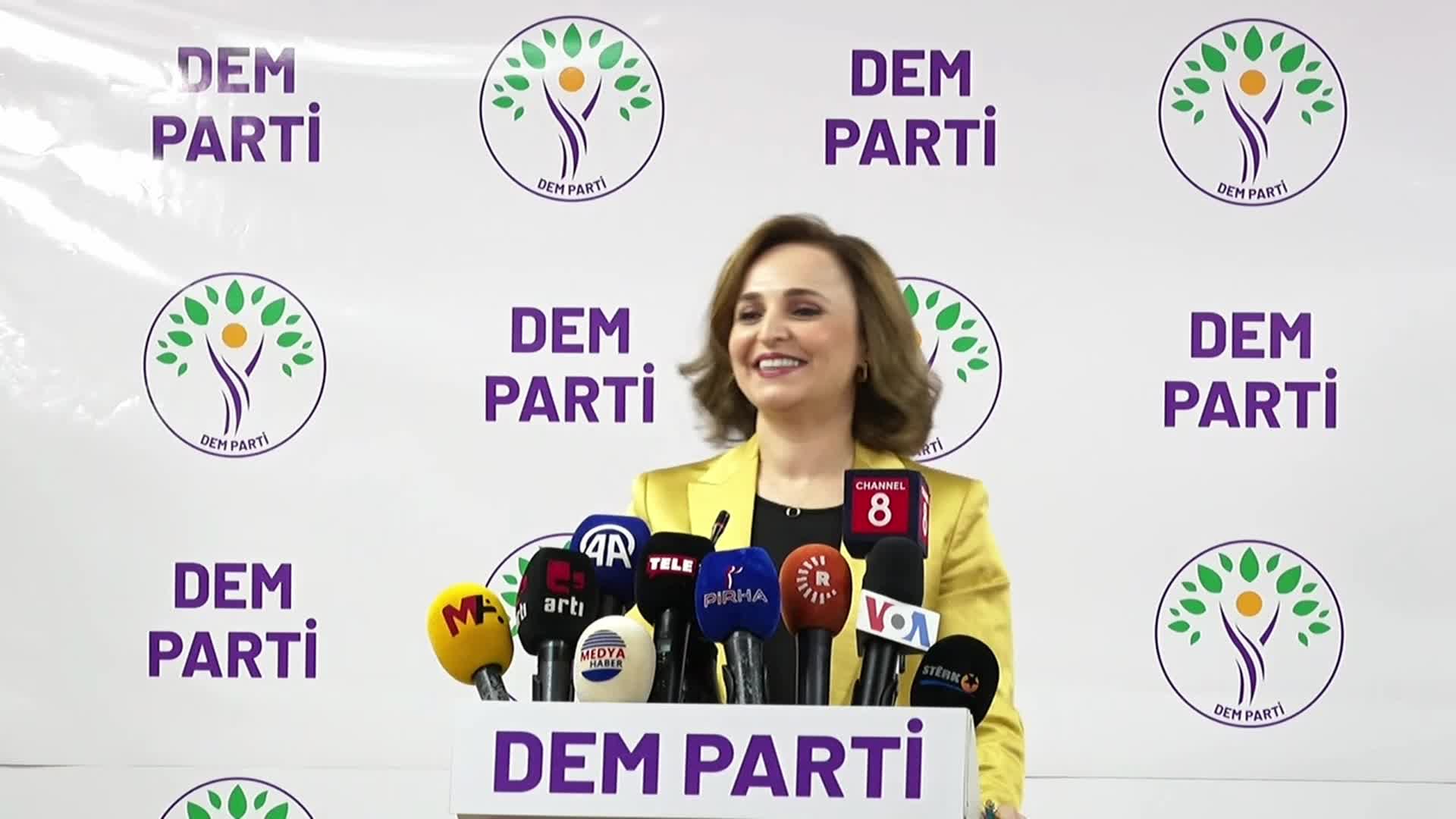HEDEP'İN YENİ KISA ADI "DEM PARTİ" OLDU. SÖZCÜ AYŞEGÜL DOĞAN: DEM, AYNI ZAMANDA NEFES, SÖZ, AN VE ZAMAN ANLAMLARIYLA DA BİZİ TARİF EDİYOR ASLINDA