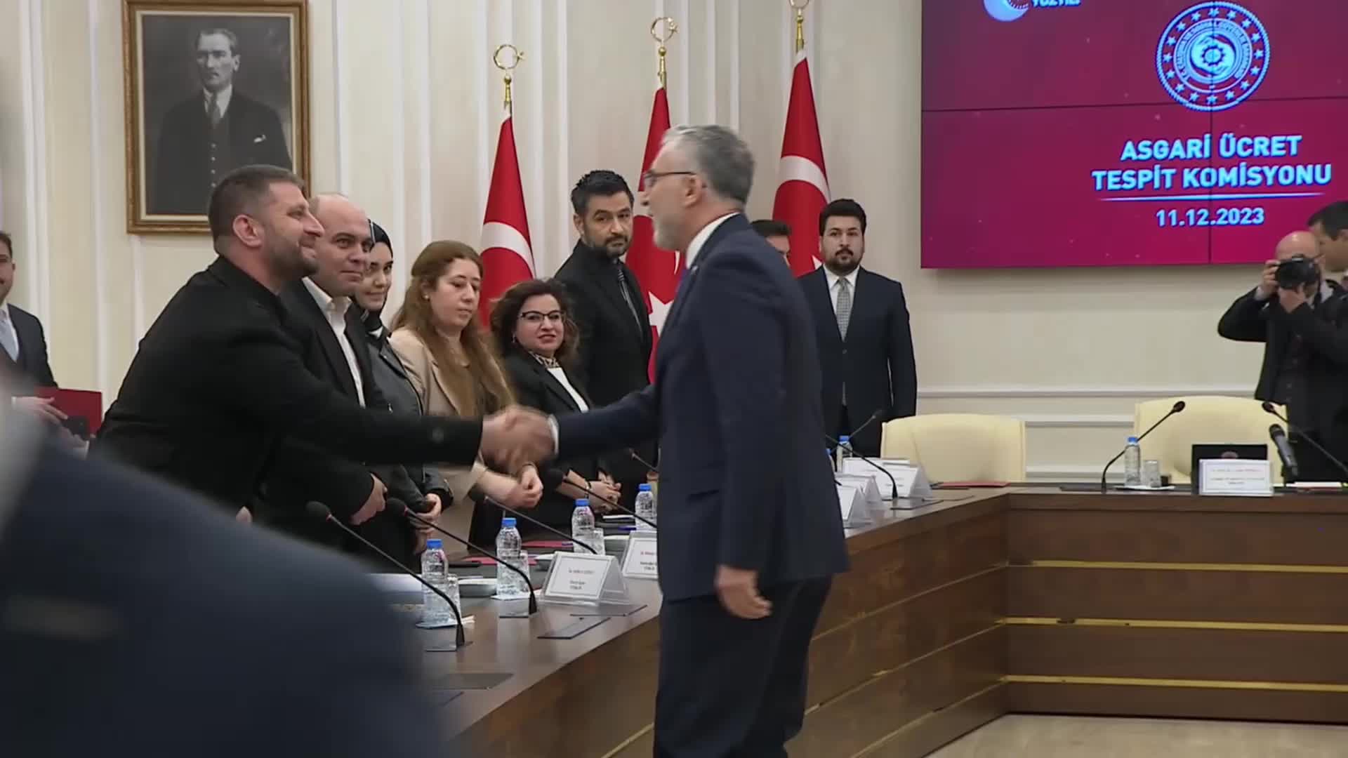 ÇALIŞMA BAKANI IŞIKHAN, ASGARİ ÜCRET TESPİT KOMİSYONUNUN İLK TOPLANTISINDA: “ASGARİ ÜCRETİN ÇALIŞANLARIMIZI ENFLASYONUN TAHRİBATINA KARŞI KORUMASINA VE İSTİHDAM HEDEFLERİMİZİ DESTEKLEMESİNE DİKKAT EDECEĞİZ”