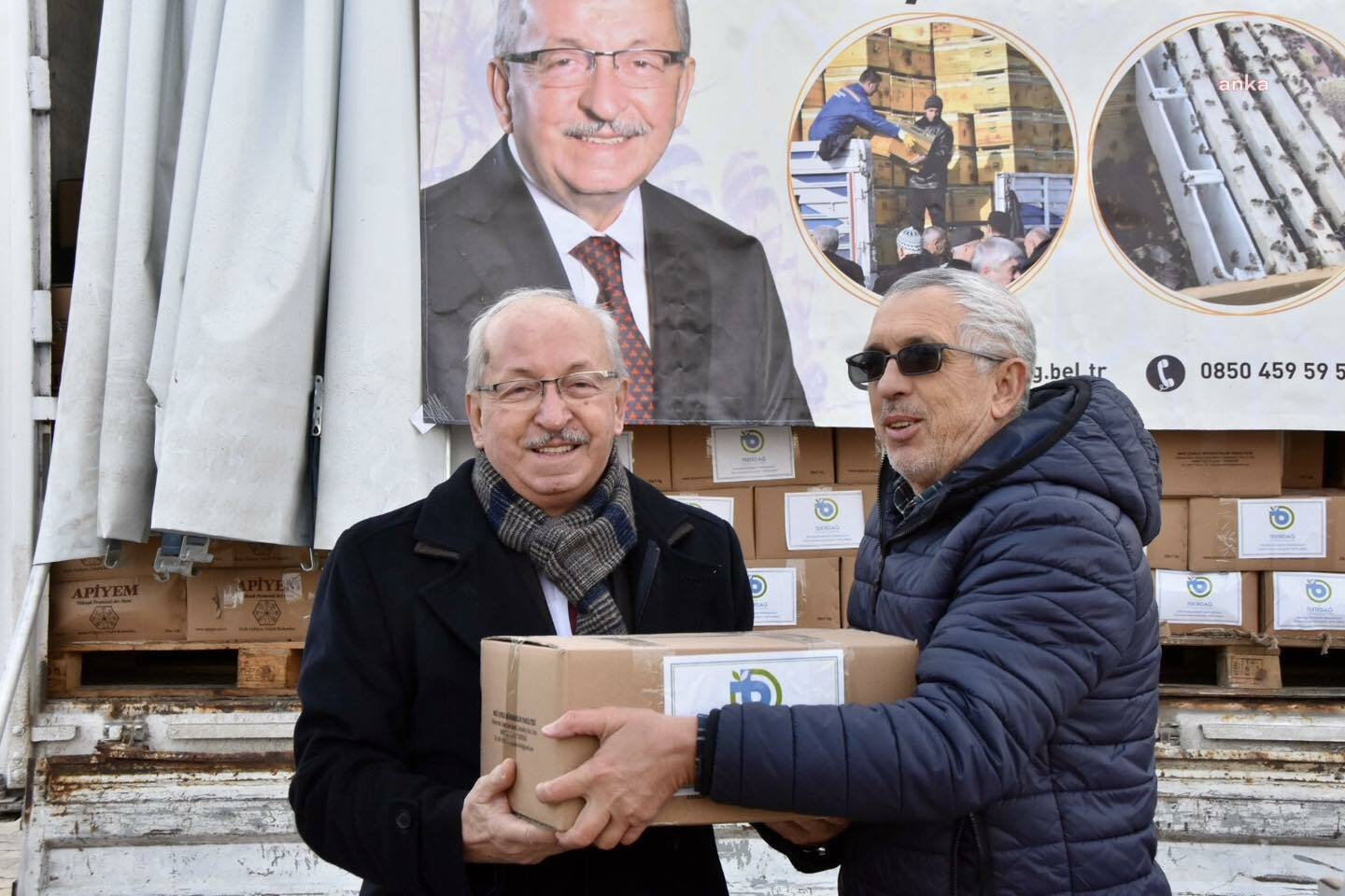 TEKİRDAĞ MURATLI’DA ARI ÜRETİCİLERİNE ARI KEKİ DAĞITIMI YAPILDI
