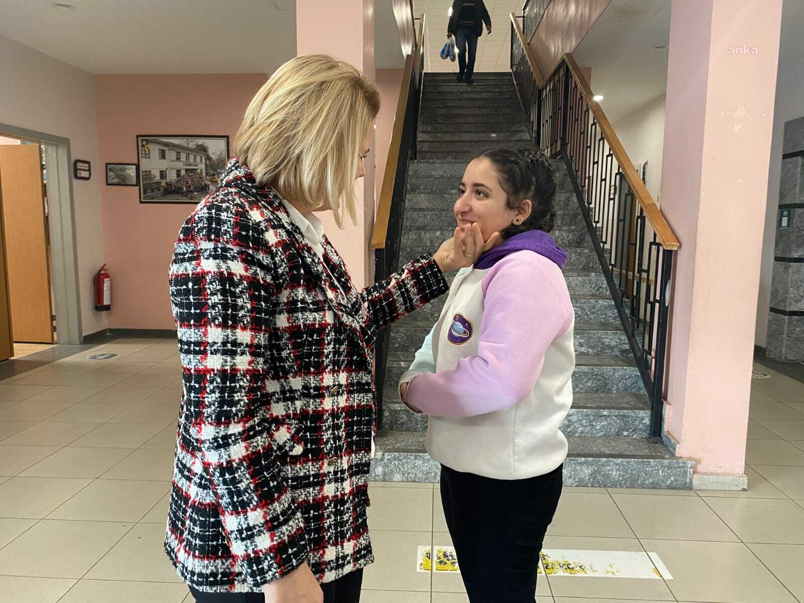 İZMİT BELEDİYE BAŞKANI HÜRRİYET, LİSE ÖĞRENCİLERİYLE BİR ARAYA GELDİ