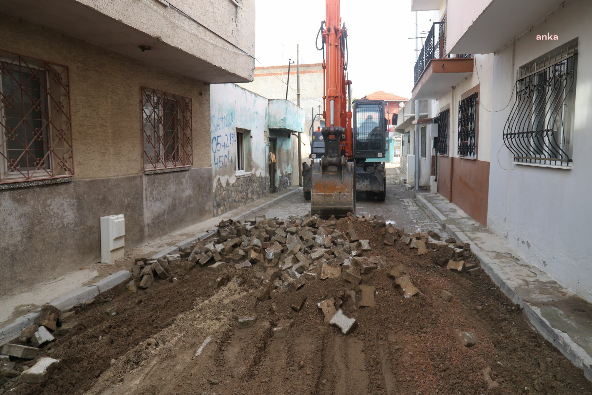 TURGUTLU BELEDİYESİ, İSTASYONALTI MAHALLESİNİN ÜÇÜNCÜ ETABINDA ÇALIŞMALARA BAŞLADI