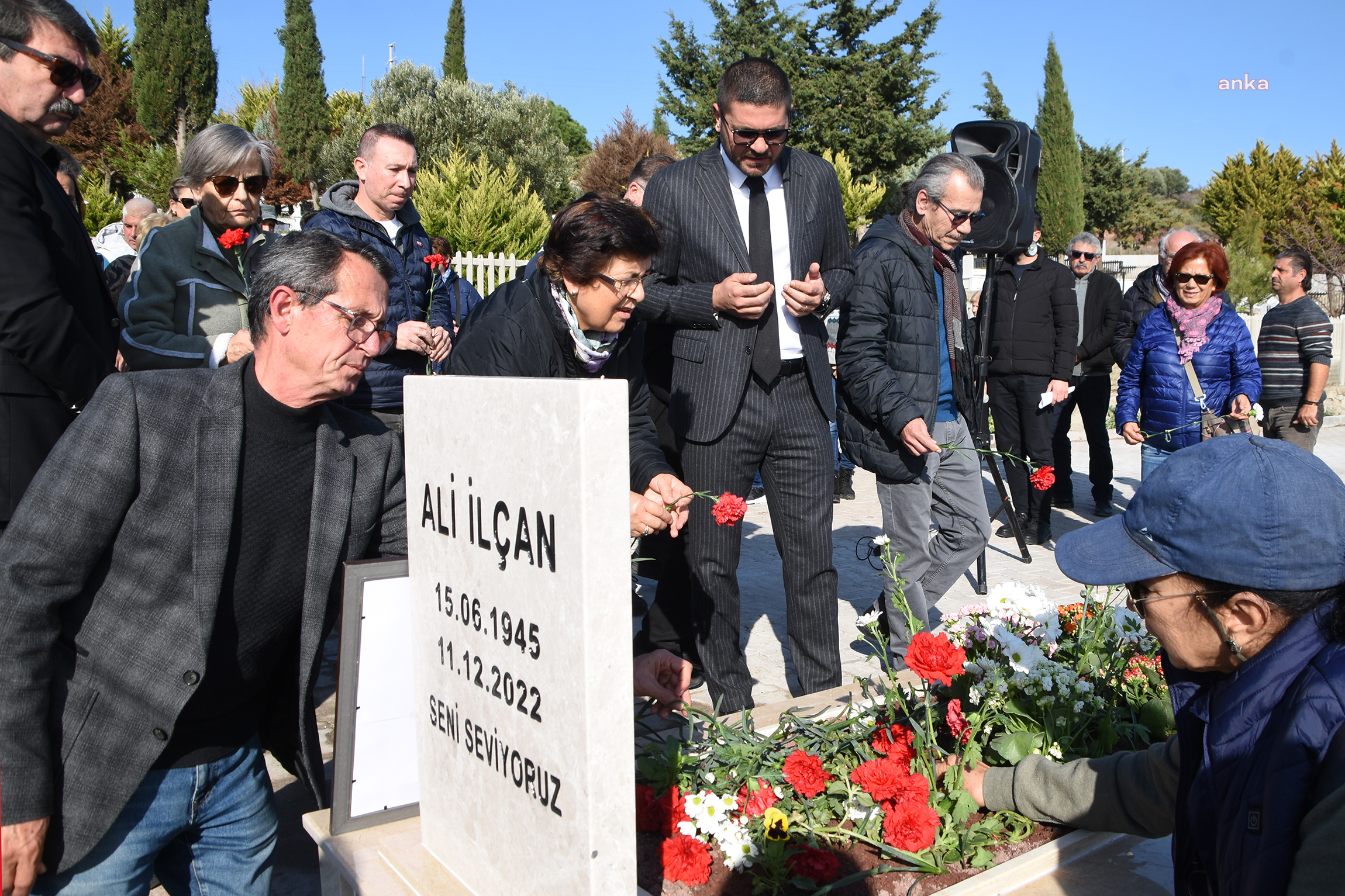ESKİ FOÇA BELEDİYE BAŞKANI ALİ İLÇAN BİRİNCİ VEFAT YIL DÖNÜMÜNDE ANILDI