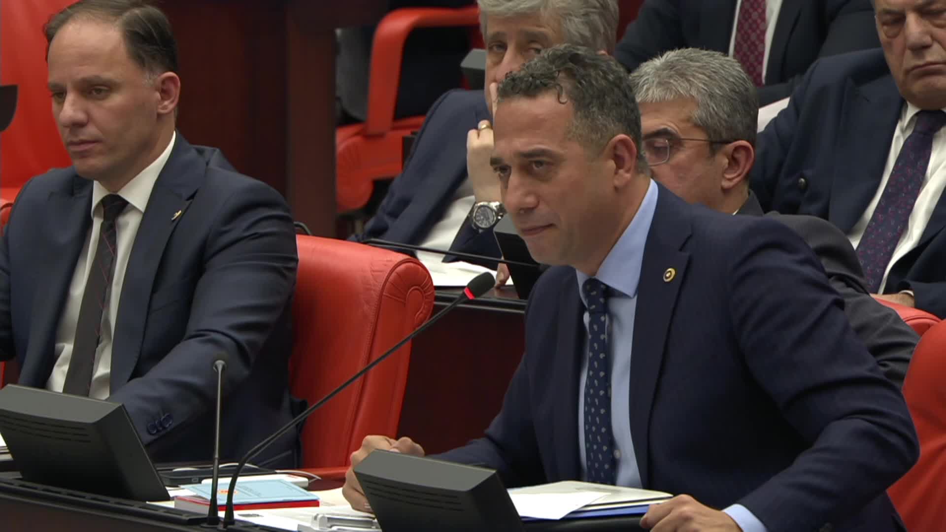 ALİ MAHİR BAŞARIR’DAN CEVDET YILMAZ’A: “EŞİT YURTTAŞLIKTAN BAHSEDİYORSANIZ ÇIKIN, 81 İLİN VALİSİNİN KAÇ TANESİNİN ALEVİ OLDUĞUNU SÖYLEYİN. AYRIM YAPIYORSUNUZ. İSİMLERİNDEN DOLAYI İNSANLAR ELENİYOR”