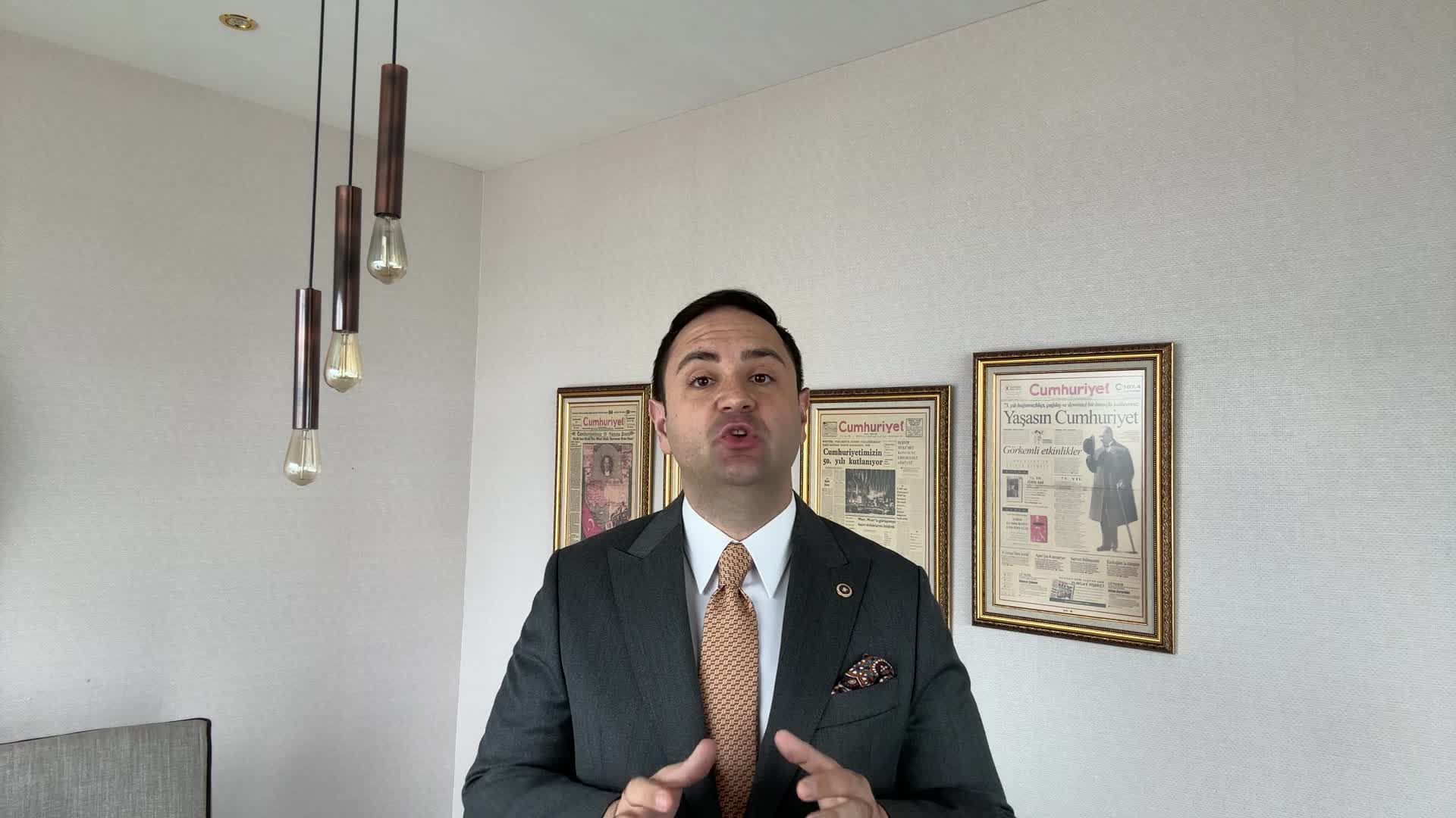 UMUT AKDOĞAN: “ŞAHSA FAİR PLAY ÖDÜLÜ VEREN, ‘AYIN BAŞKANI’ ÖDÜLÜYLE ÖDÜLLENDİRENLER ŞİMDİ LİGLERİ DURDURDU. SAHADAKİ ŞİDDETİ DURDURMAK İÇİN LİGLERİN DURDURULMASI YETECEK Mİ?”