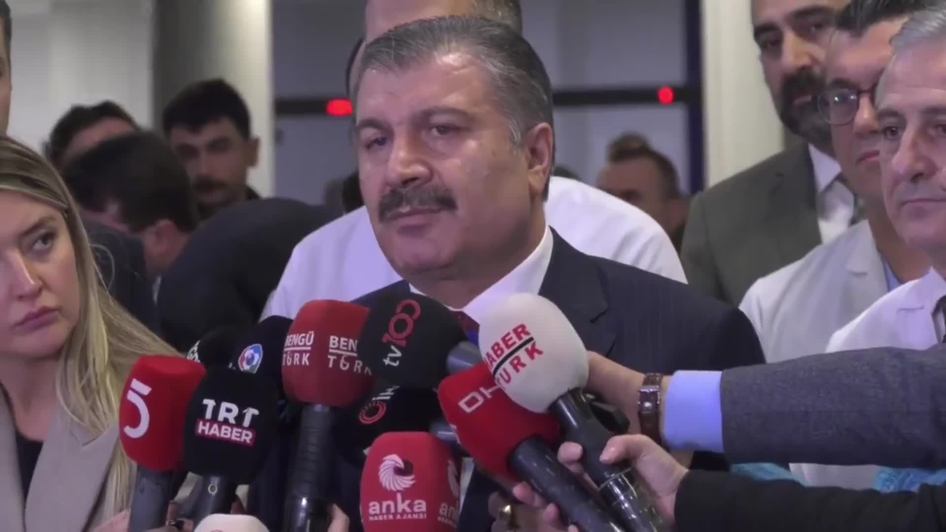 SAĞLIK BAKANI KOCA'DAN BİTMEZ'İN SAĞLIK DURUMUNA İLİŞKİN AÇIKLAMA: "SOLUNUM VE KALP-AKCİĞER POMPASI İLE HAYATİ FONKSİYONLARI SAĞLANIYOR. GENEL DURUMUNUN DÜNE GÖRE DAHA CİDDİ"