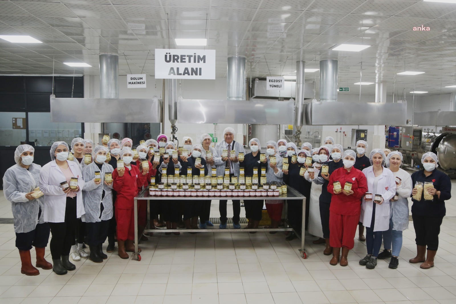 EFELER'DE YÜZDE 100 KADIN EMEĞİ TARIMSAL ÜRÜN FABRİKASI, FAALİYETLERİNE DEVAM EDİYOR