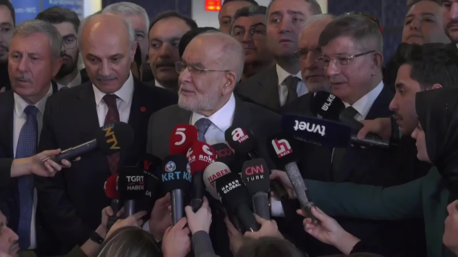 KARAMOLLAOĞLU, SAADET PARTİLİ BİTMEZ’İN YAŞAMINI YİTİRDİĞİ HASTANEDE: “DAVASINA SADIKTIR. TAM BU KONUDA VAZİFE İFA EDERKEN RUHUNU TESLİM ETMESİ BUNUN NİŞANESİDİR”