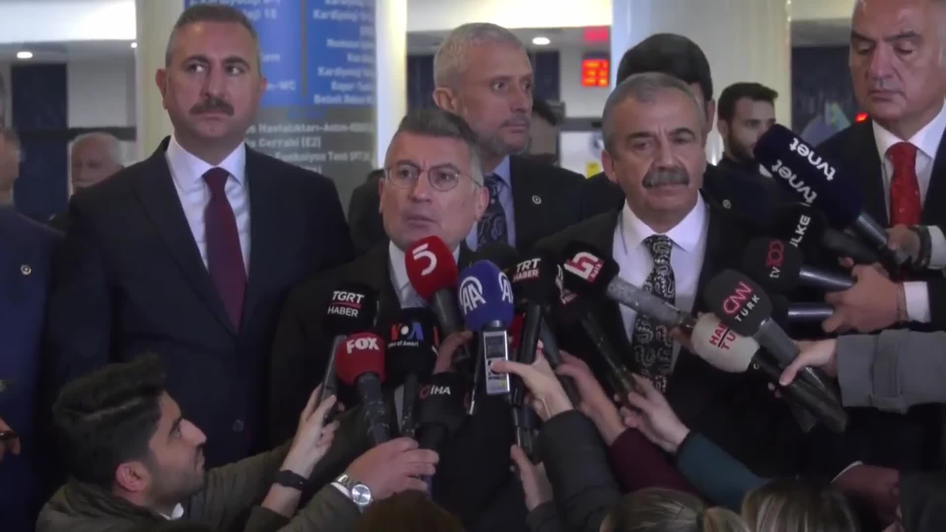 TBMM BAŞKANLIK DİVANI ÜYELERİ VE PARTİLERİN GRUP BAŞKANVEKİLLERİ, SAADET PARTİLİ BİTMEZ’İN AİLESİNİ HASTANEDE ZİYARET ETTİ