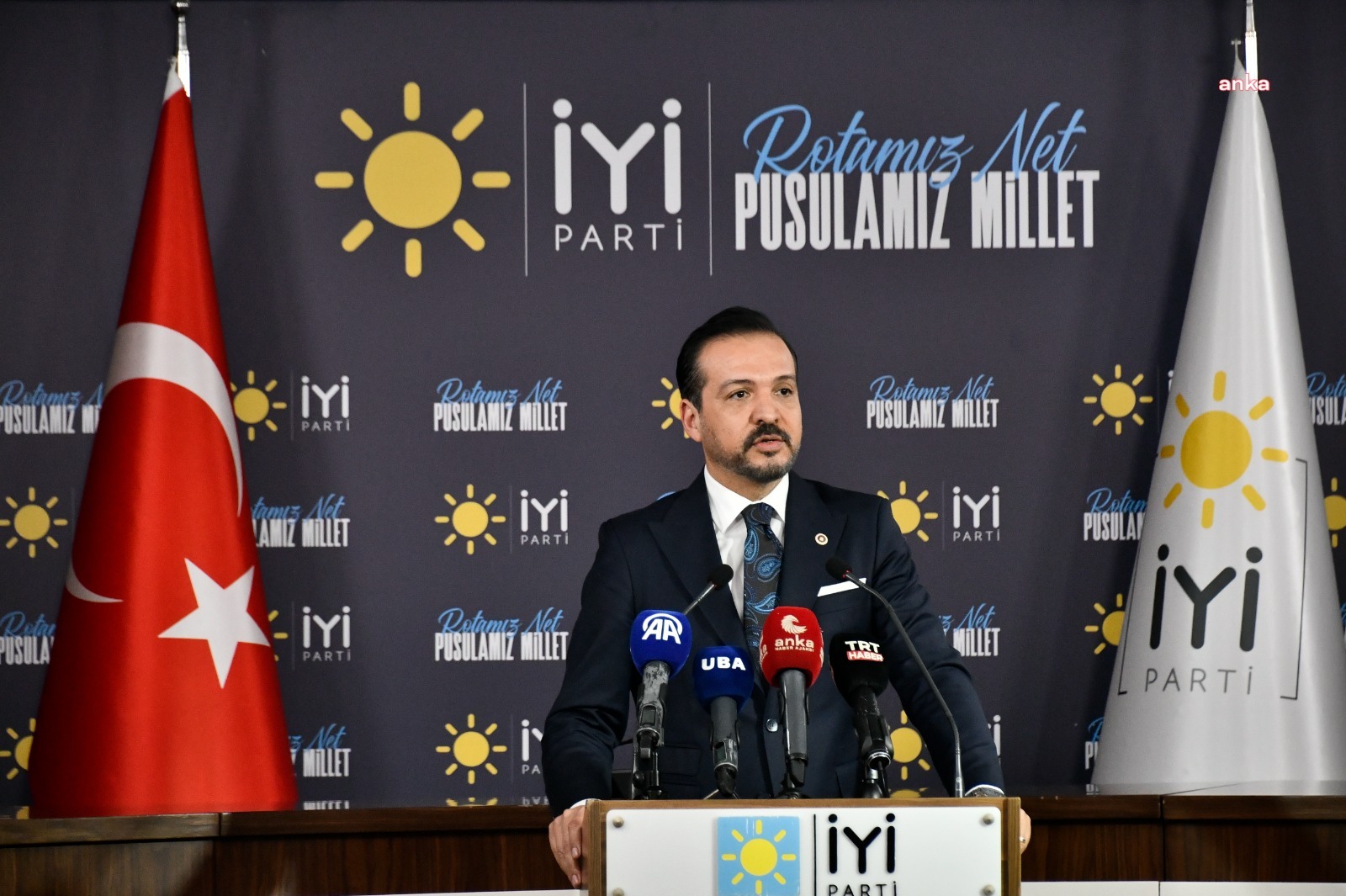 KÜRŞAD ZORLU: AHMET ZEKİ ÜÇOK'UN YERİNE HAKAN ŞEREF OLGUN, ECE GÜNER'İN YERİNE SELCAN TAŞÇI HAMŞİOĞLU GETİRİLMİŞTİR
