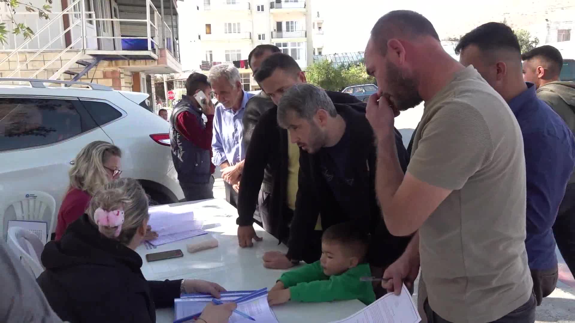 MERSİN BÜYÜKŞEHİR'DEN AYDINCIKLI VE TARSUSLU ÜRETİCİLERE BADEM FİDANI DESTEĞİ