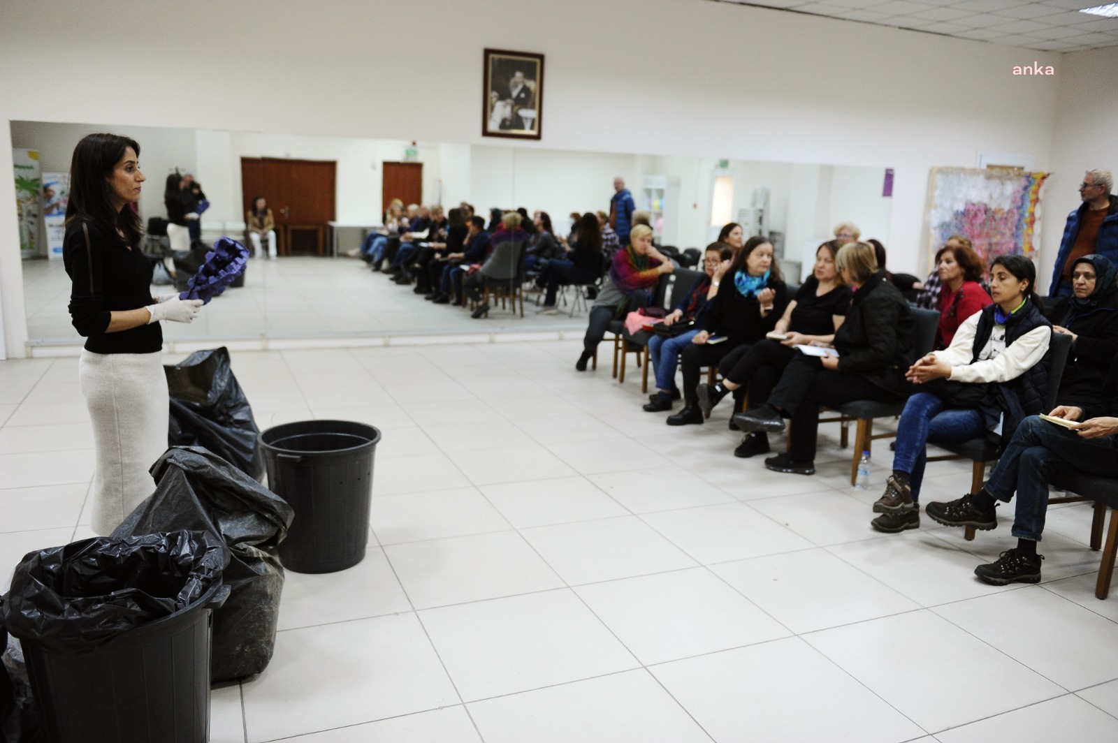 KARŞIYAKA'DA "TÜKETTİĞİNİ ÜRETEN KENT" İÇİN EĞİTİMLER SÜRÜYOR