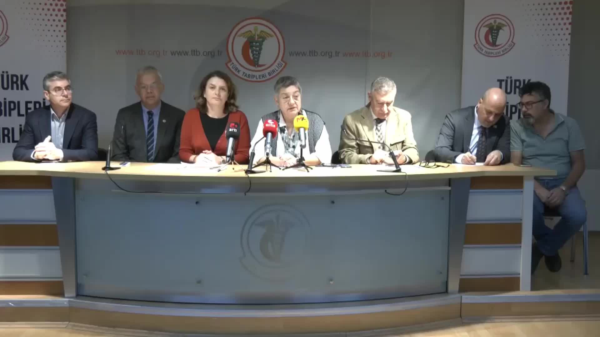 TTB’DEN, SAĞLIK BAKANLIĞI'NIN 2024 BÜTÇESİNE TEPKİ: "DEVLET ELİNİ HALKIN CEBİNDEN ÇEKMELİ, SAĞLIK HARCAMALARININ TAMAMI DEVLET TARAFINDAN KARŞILANMALIDIR"