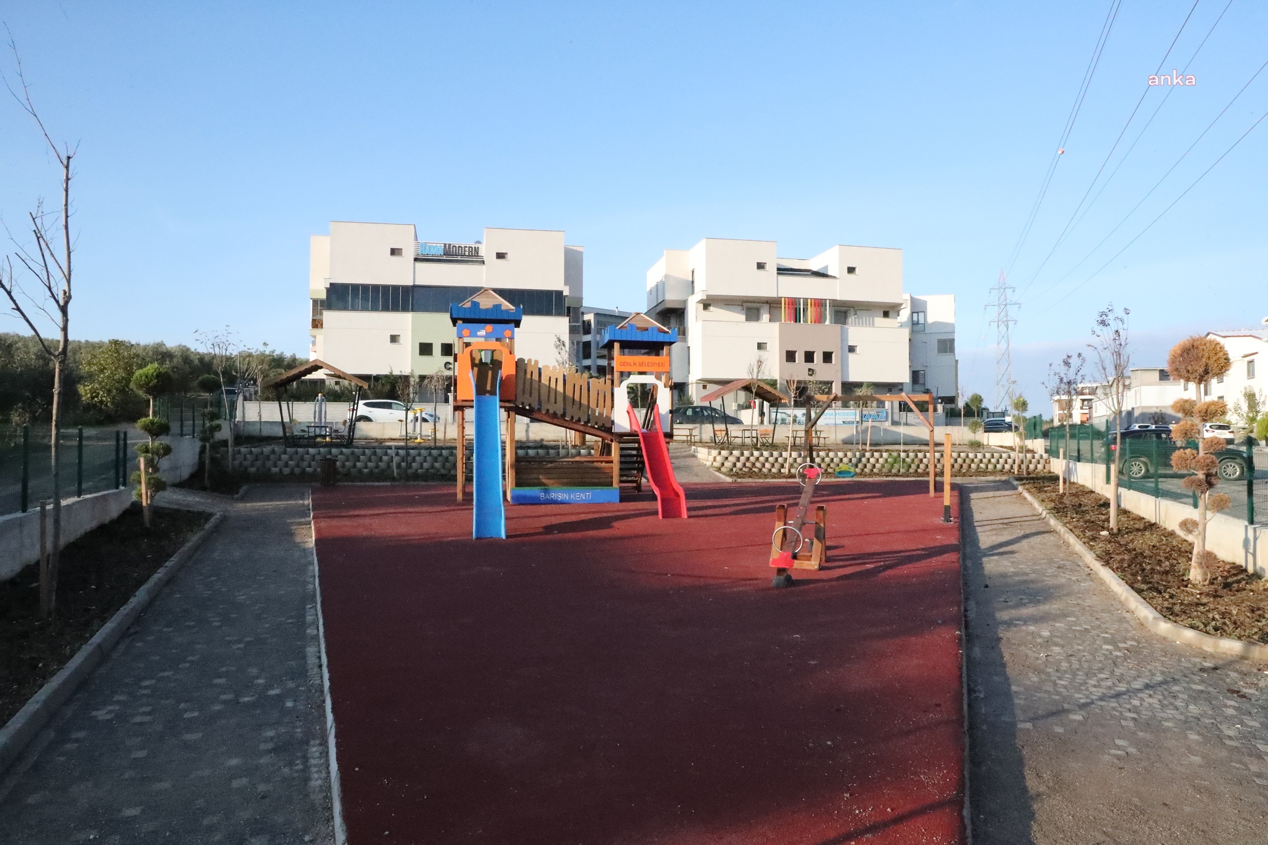 GEMLİK'TE ÇOCUKLAR YENİ PARKLARINA KAVUŞTU