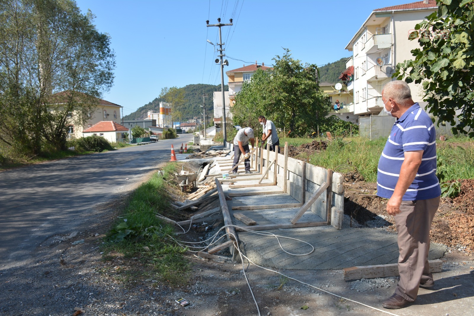 KDZ. EREĞLİ BELEDİYESİ, BÖLÜCEK’İN YAYA KALDIRIMI SORUNUNU ÇÖZÜYOR