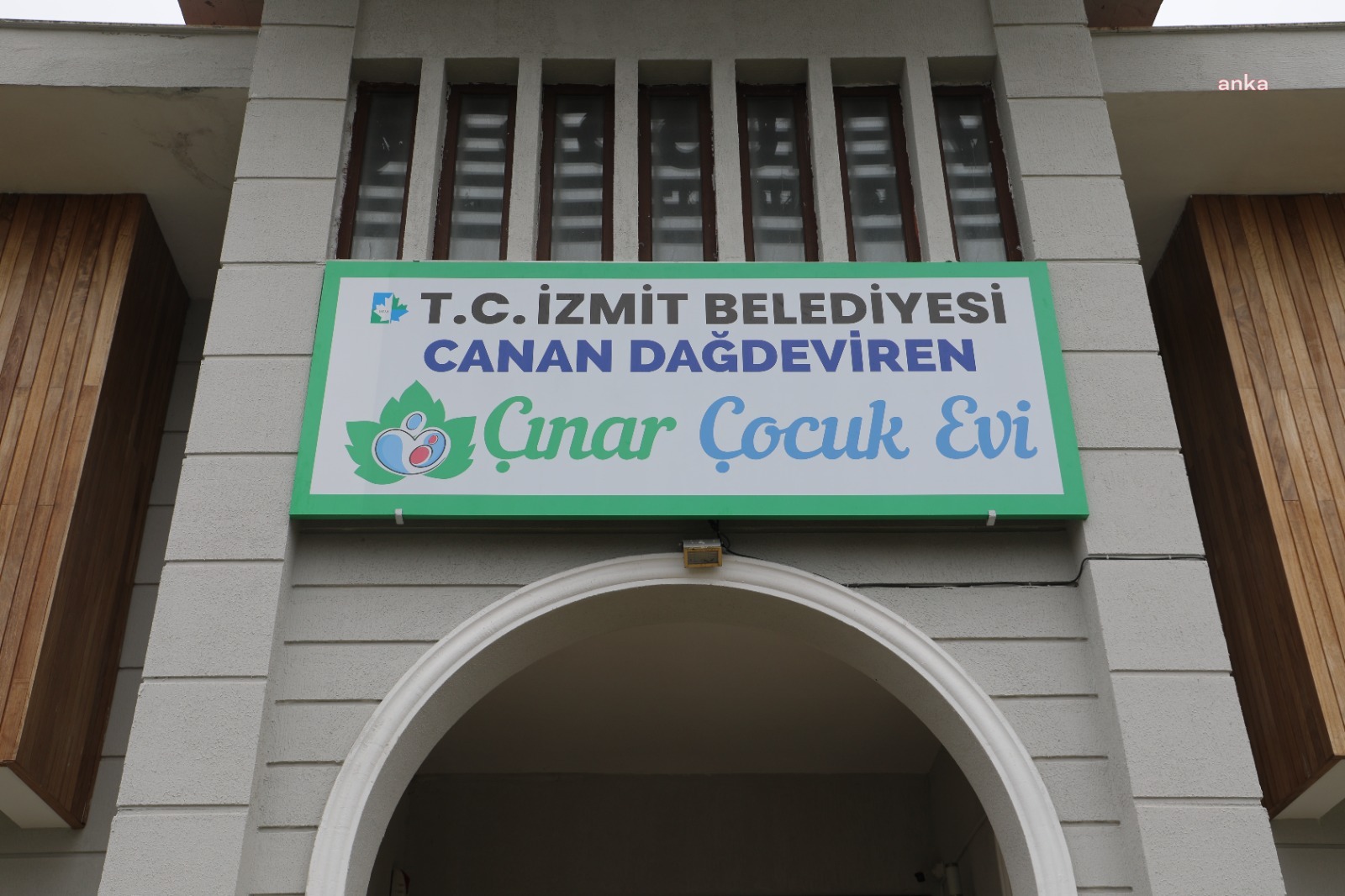 İZMİT'TE TÜYSÜZLER ÇINAR ÇOCUK EVİ, PROF. DR. CANAN DAĞDEVİREN’E İTHAF EDİLDİ
